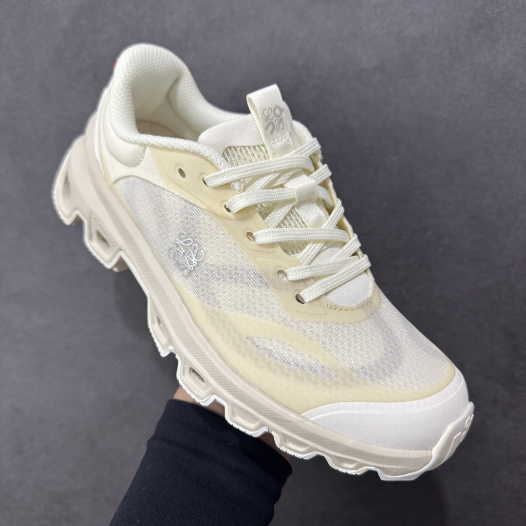 图片[3]-【PE版本】On昂跑 x LOEW罗意威2.0 Cloudtilt 舒适轻盈低帮跑步鞋 整身鞋面是一体的，包裹感很强，配合弹力鞋带，穿脱方便快捷。鞋底镂空设计，与爱步相同，脚感舒适。但不是立马就能感受的软，要走一段时间才有回馈。鞋型很秀气，日常穿着还是很合适的一款！ 货号：L929282X35 尺码：36-47-选品中心