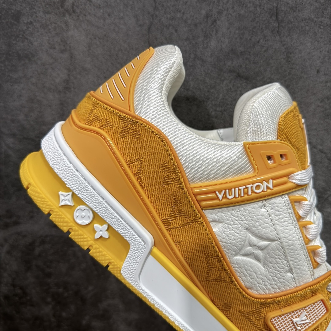 图片[7]-【天花板/Goat版】 市场最强版 没有之一的存在💪🏻 Louis Vuitton LV Trainer 系列全新版上架 手里有正品的可以对比下🆚懂货的看细节‼️ 此版品质是市场从未达到的新高度！ 整体版型 皮料 牛仔布的色差 压花纹路清晰度 后跟版型等等 都可以自行对比[机智]吊打市场所有货，怒甩十条街的那种，直接来正品对比图🆚，欢迎拿市场各大工厂的货来对比！ 尺码：35-45码-选品中心