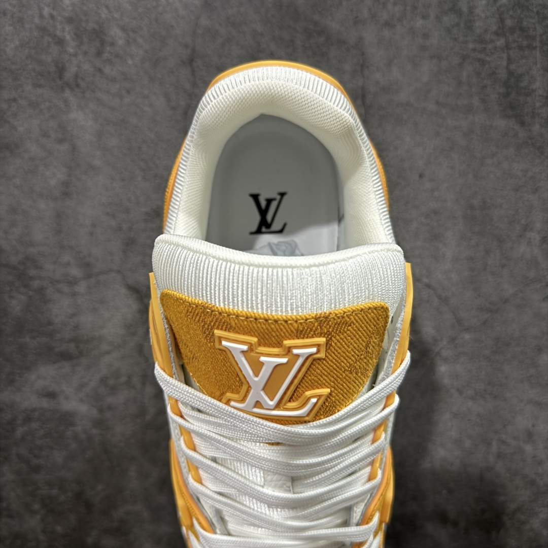 图片[8]-【天花板/Goat版】 市场最强版 没有之一的存在💪🏻 Louis Vuitton LV Trainer 系列全新版上架 手里有正品的可以对比下🆚懂货的看细节‼️ 此版品质是市场从未达到的新高度！ 整体版型 皮料 牛仔布的色差 压花纹路清晰度 后跟版型等等 都可以自行对比[机智]吊打市场所有货，怒甩十条街的那种，直接来正品对比图🆚，欢迎拿市场各大工厂的货来对比！ 尺码：35-45码-选品中心