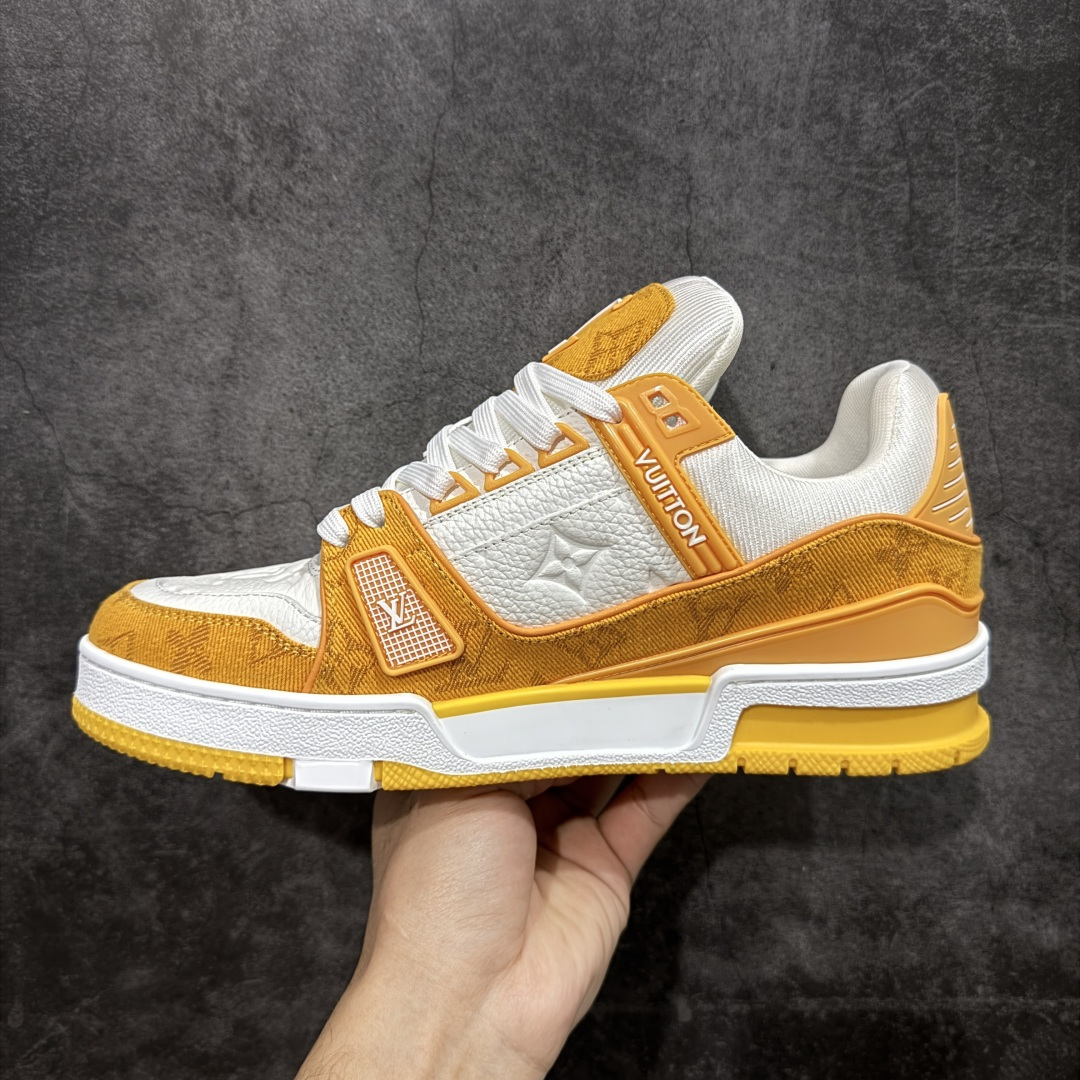 图片[2]-【天花板/Goat版】 市场最强版 没有之一的存在💪🏻 Louis Vuitton LV Trainer 系列全新版上架 手里有正品的可以对比下🆚懂货的看细节‼️ 此版品质是市场从未达到的新高度！ 整体版型 皮料 牛仔布的色差 压花纹路清晰度 后跟版型等等 都可以自行对比[机智]吊打市场所有货，怒甩十条街的那种，直接来正品对比图🆚，欢迎拿市场各大工厂的货来对比！ 尺码：35-45码-选品中心