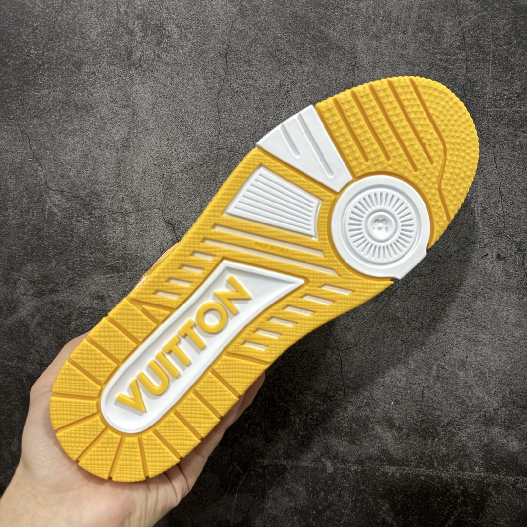 图片[9]-【天花板/Goat版】 市场最强版 没有之一的存在💪🏻 Louis Vuitton LV Trainer 系列全新版上架 手里有正品的可以对比下🆚懂货的看细节‼️ 此版品质是市场从未达到的新高度！ 整体版型 皮料 牛仔布的色差 压花纹路清晰度 后跟版型等等 都可以自行对比[机智]吊打市场所有货，怒甩十条街的那种，直接来正品对比图🆚，欢迎拿市场各大工厂的货来对比！ 尺码：35-45码-选品中心