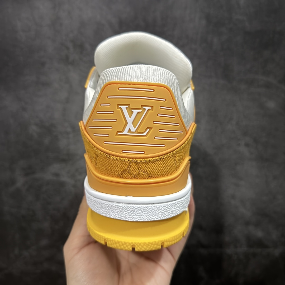 图片[4]-【天花板/Goat版】 市场最强版 没有之一的存在💪🏻 Louis Vuitton LV Trainer 系列全新版上架 手里有正品的可以对比下🆚懂货的看细节‼️ 此版品质是市场从未达到的新高度！ 整体版型 皮料 牛仔布的色差 压花纹路清晰度 后跟版型等等 都可以自行对比[机智]吊打市场所有货，怒甩十条街的那种，直接来正品对比图🆚，欢迎拿市场各大工厂的货来对比！ 尺码：35-45码-选品中心