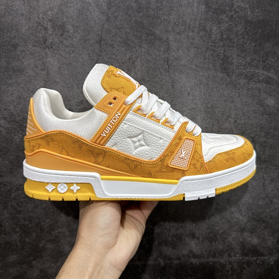 【天花板/Goat版】 市场最强版 没有之一的存在💪🏻 Louis Vuitton LV Trainer 系列全新版上架 手里有正品的可以对比下🆚懂货的看细节‼️ 此版品质是市场从未达到的新高度！ 整体版型 皮料 牛仔布的色差 压花纹路清晰度 后跟版型等等 都可以自行对比[机智]吊打市场所有货，怒甩十条街的那种，直接来正品对比图🆚，欢迎拿市场各大工厂的货来对比！ 尺码：35-45码-选品中心