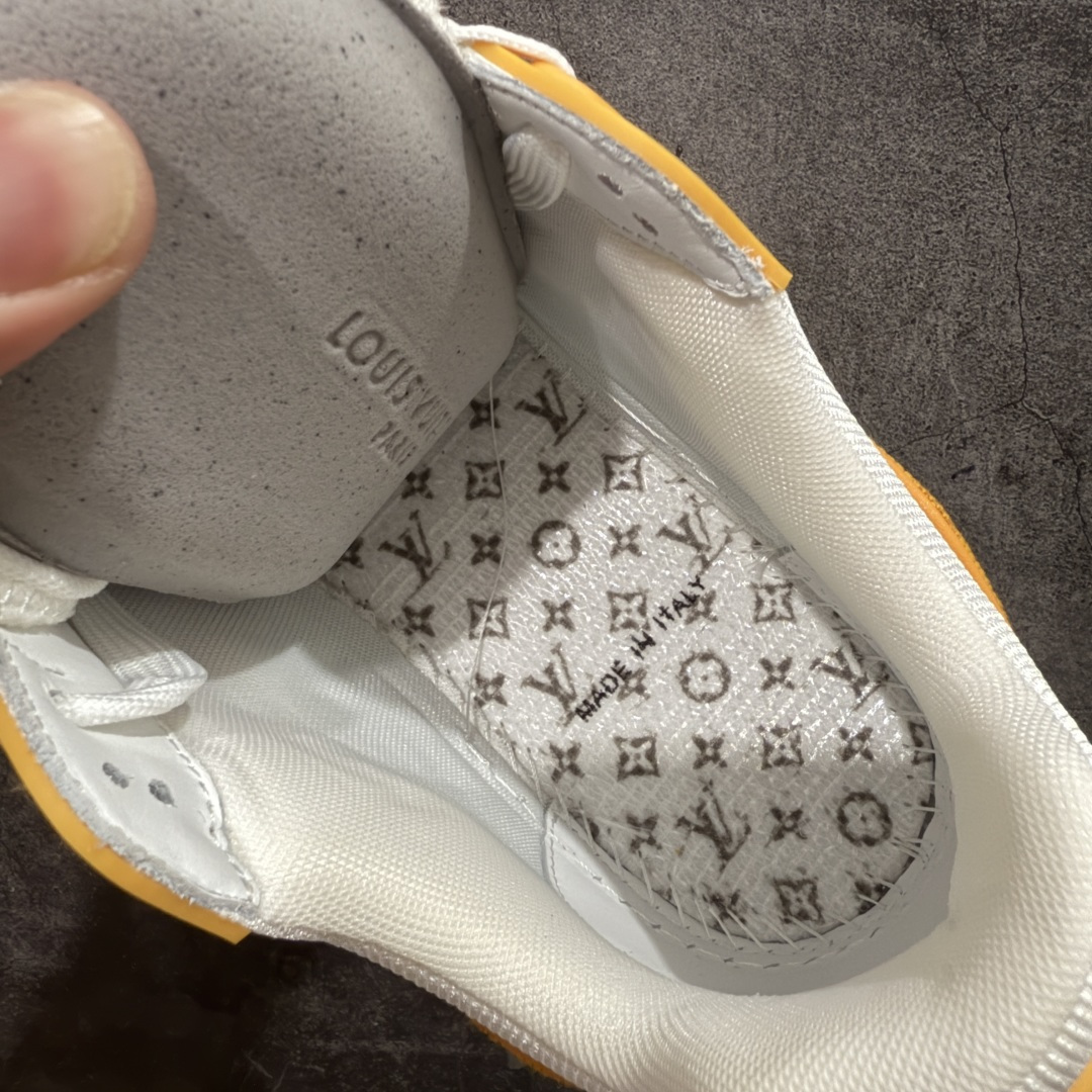 图片[9]-【天花板/Goat版】 市场最强版 没有之一的存在💪🏻 Louis Vuitton LV Trainer 系列全新版上架 手里有正品的可以对比下🆚懂货的看细节‼️ 此版品质是市场从未达到的新高度！ 整体版型 皮料 牛仔布的色差 压花纹路清晰度 后跟版型等等 都可以自行对比[机智]吊打市场所有货，怒甩十条街的那种，直接来正品对比图🆚，欢迎拿市场各大工厂的货来对比！ 尺码：35-45码-选品中心