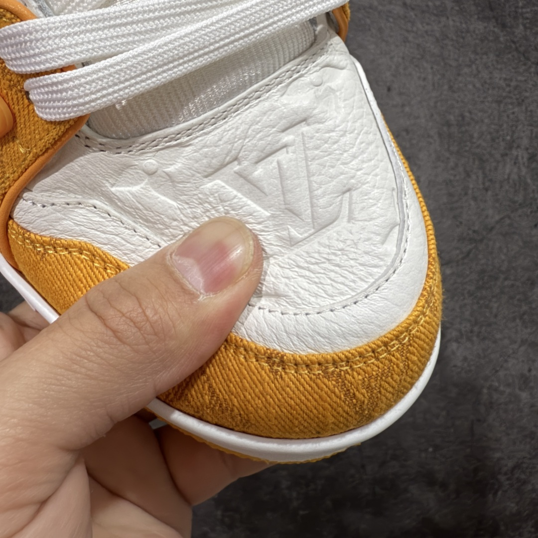 图片[5]-【天花板/Goat版】 市场最强版 没有之一的存在💪🏻 Louis Vuitton LV Trainer 系列全新版上架 手里有正品的可以对比下🆚懂货的看细节‼️ 此版品质是市场从未达到的新高度！ 整体版型 皮料 牛仔布的色差 压花纹路清晰度 后跟版型等等 都可以自行对比[机智]吊打市场所有货，怒甩十条街的那种，直接来正品对比图🆚，欢迎拿市场各大工厂的货来对比！ 尺码：35-45码-选品中心