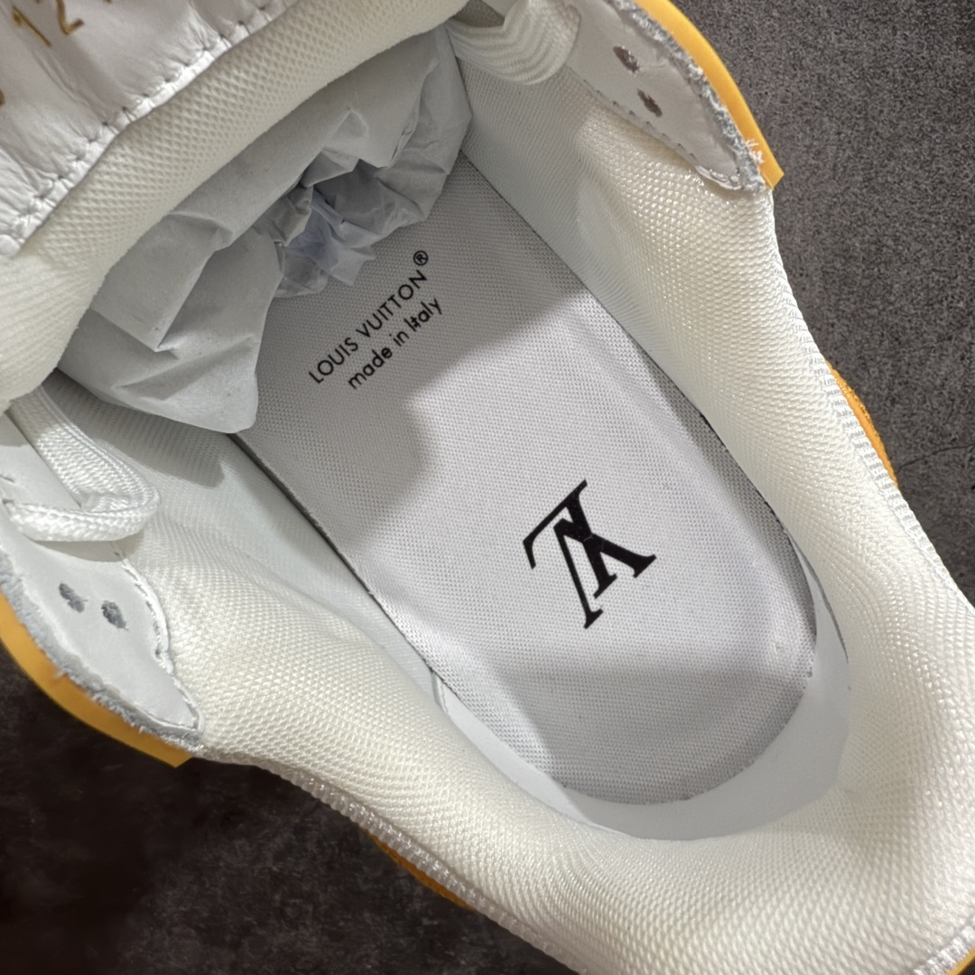 图片[8]-【天花板/Goat版】 市场最强版 没有之一的存在💪🏻 Louis Vuitton LV Trainer 系列全新版上架 手里有正品的可以对比下🆚懂货的看细节‼️ 此版品质是市场从未达到的新高度！ 整体版型 皮料 牛仔布的色差 压花纹路清晰度 后跟版型等等 都可以自行对比[机智]吊打市场所有货，怒甩十条街的那种，直接来正品对比图🆚，欢迎拿市场各大工厂的货来对比！ 尺码：35-45码-选品中心