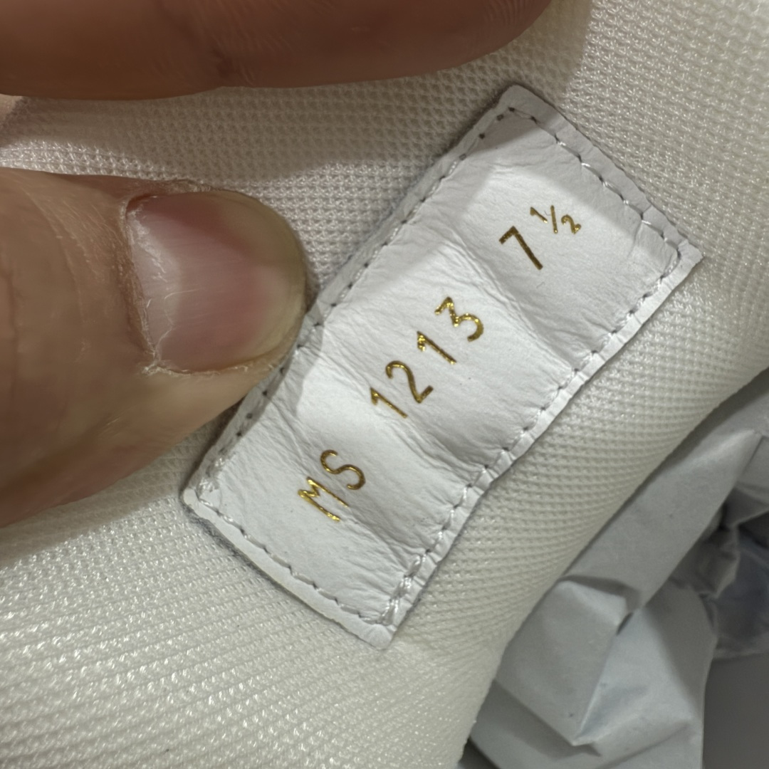 图片[7]-【天花板/Goat版】 市场最强版 没有之一的存在💪🏻 Louis Vuitton LV Trainer 系列全新版上架 手里有正品的可以对比下🆚懂货的看细节‼️ 此版品质是市场从未达到的新高度！ 整体版型 皮料 牛仔布的色差 压花纹路清晰度 后跟版型等等 都可以自行对比[机智]吊打市场所有货，怒甩十条街的那种，直接来正品对比图🆚，欢迎拿市场各大工厂的货来对比！ 尺码：35-45码-选品中心