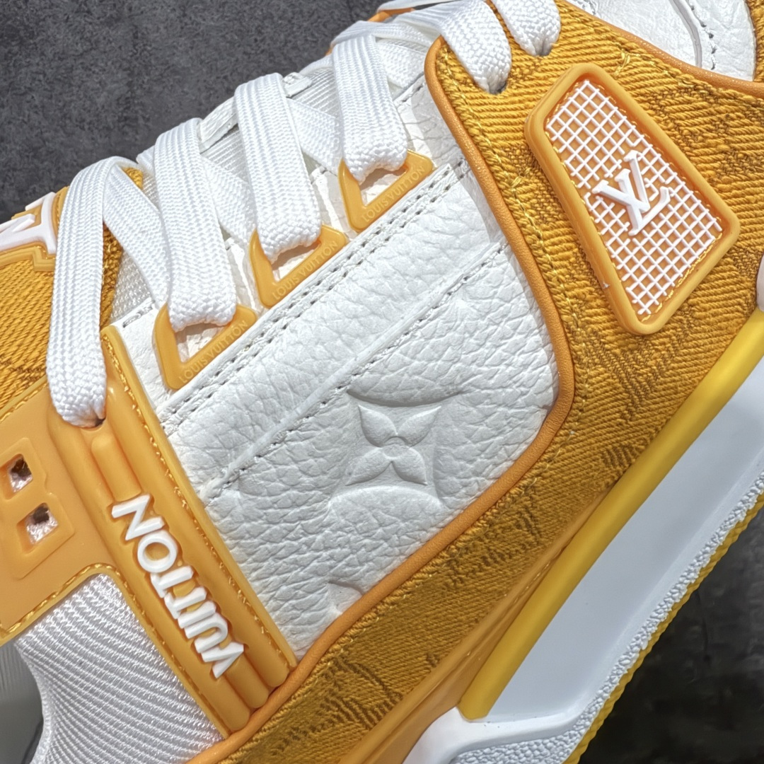 图片[4]-【天花板/Goat版】 市场最强版 没有之一的存在💪🏻 Louis Vuitton LV Trainer 系列全新版上架 手里有正品的可以对比下🆚懂货的看细节‼️ 此版品质是市场从未达到的新高度！ 整体版型 皮料 牛仔布的色差 压花纹路清晰度 后跟版型等等 都可以自行对比[机智]吊打市场所有货，怒甩十条街的那种，直接来正品对比图🆚，欢迎拿市场各大工厂的货来对比！ 尺码：35-45码-选品中心