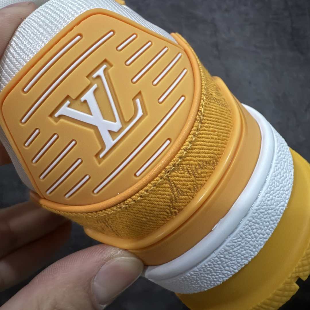 图片[2]-【天花板/Goat版】 市场最强版 没有之一的存在💪🏻 Louis Vuitton LV Trainer 系列全新版上架 手里有正品的可以对比下🆚懂货的看细节‼️ 此版品质是市场从未达到的新高度！ 整体版型 皮料 牛仔布的色差 压花纹路清晰度 后跟版型等等 都可以自行对比[机智]吊打市场所有货，怒甩十条街的那种，直接来正品对比图🆚，欢迎拿市场各大工厂的货来对比！ 尺码：35-45码-选品中心