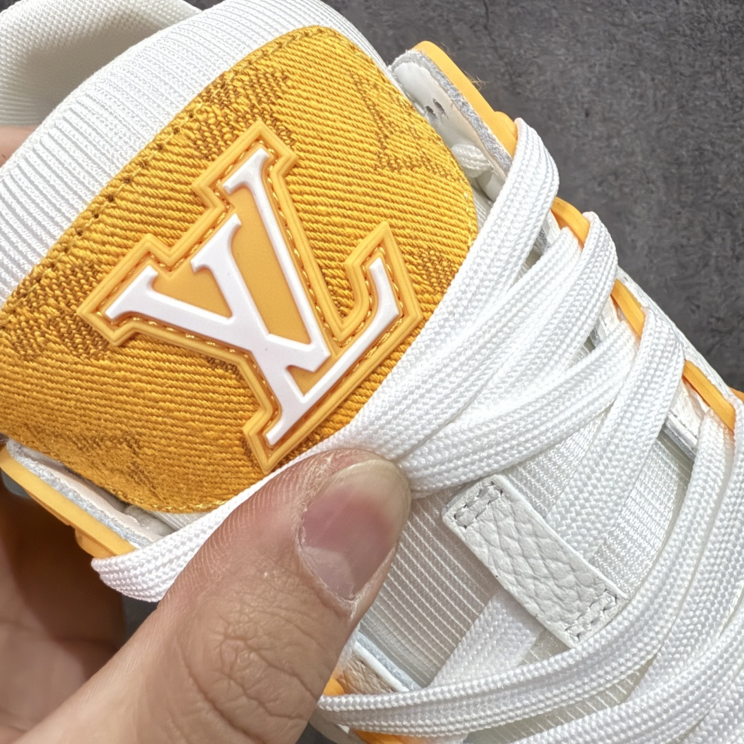 图片[6]-【天花板/Goat版】 市场最强版 没有之一的存在💪🏻 Louis Vuitton LV Trainer 系列全新版上架 手里有正品的可以对比下🆚懂货的看细节‼️ 此版品质是市场从未达到的新高度！ 整体版型 皮料 牛仔布的色差 压花纹路清晰度 后跟版型等等 都可以自行对比[机智]吊打市场所有货，怒甩十条街的那种，直接来正品对比图🆚，欢迎拿市场各大工厂的货来对比！ 尺码：35-45码-选品中心