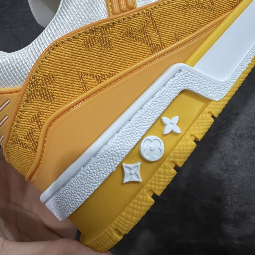 图片[3]-【天花板/Goat版】 市场最强版 没有之一的存在💪🏻 Louis Vuitton LV Trainer 系列全新版上架 手里有正品的可以对比下🆚懂货的看细节‼️ 此版品质是市场从未达到的新高度！ 整体版型 皮料 牛仔布的色差 压花纹路清晰度 后跟版型等等 都可以自行对比[机智]吊打市场所有货，怒甩十条街的那种，直接来正品对比图🆚，欢迎拿市场各大工厂的货来对比！ 尺码：35-45码-选品中心