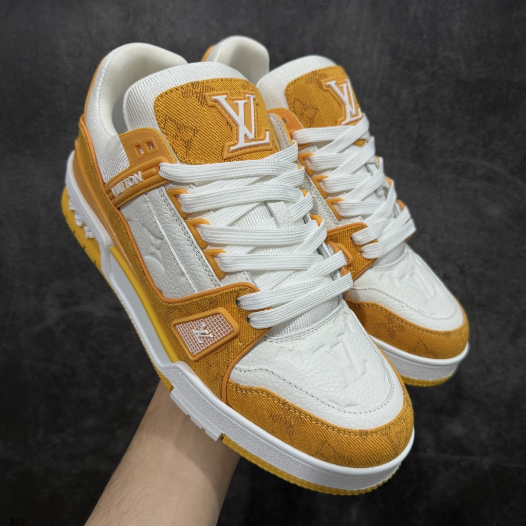 【天花板/Goat版】 市场最强版 没有之一的存在💪🏻 Louis Vuitton LV Trainer 系列全新版上架 手里有正品的可以对比下🆚懂货的看细节‼️ 此版品质是市场从未达到的新高度！ 整体版型 皮料 牛仔布的色差 压花纹路清晰度 后跟版型等等 都可以自行对比[机智]吊打市场所有货，怒甩十条街的那种，直接来正品对比图🆚，欢迎拿市场各大工厂的货来对比！ 尺码：35-45码-选品中心