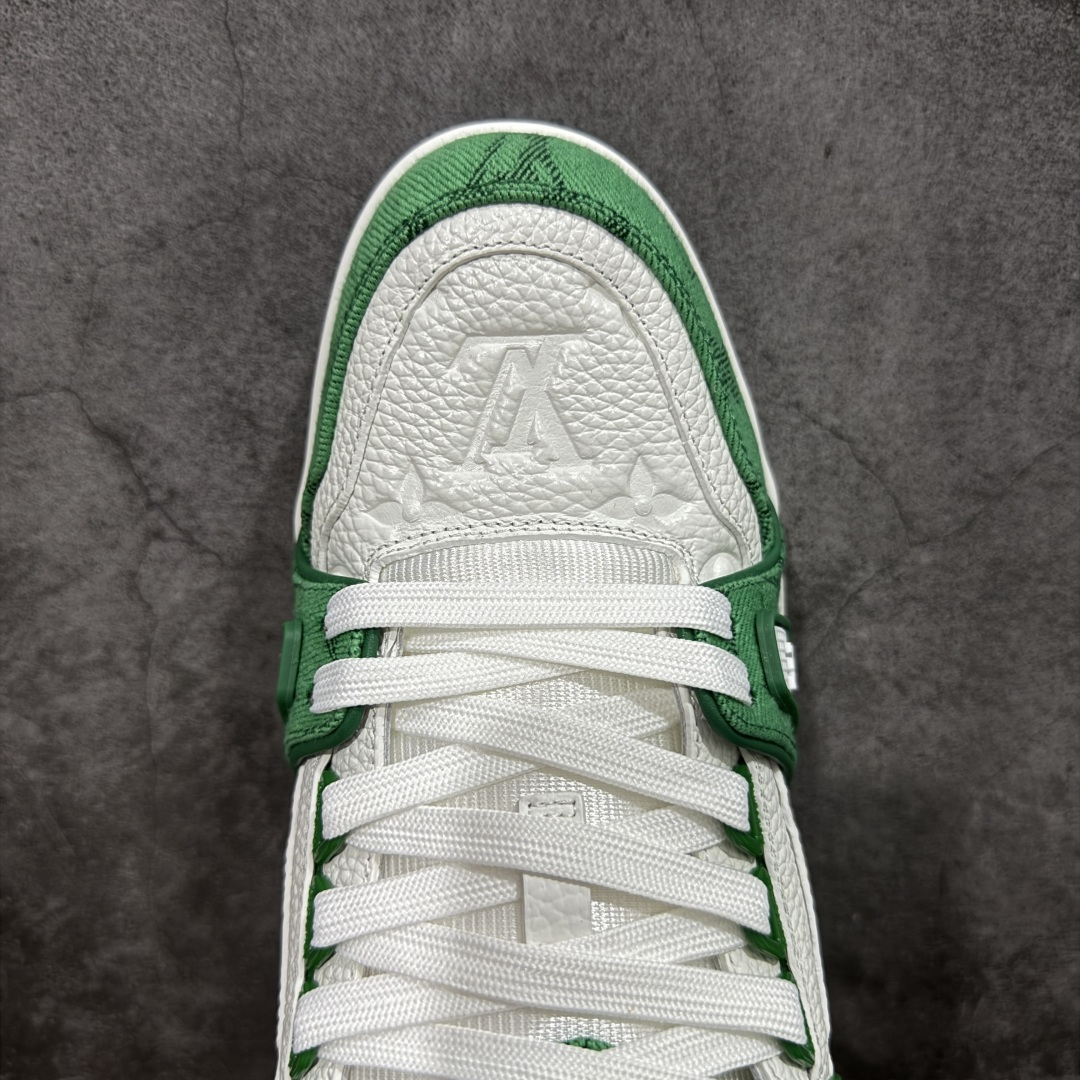 图片[5]-【天花板/Goat版】 市场最强版 没有之一的存在💪🏻 Louis Vuitton LV Trainer 系列全新版上架 手里有正品的可以对比下🆚懂货的看细节‼️ 此版品质是市场从未达到的新高度！ 整体版型 皮料 牛仔布的色差 压花纹路清晰度 后跟版型等等 都可以自行对比[机智]吊打市场所有货，怒甩十条街的那种，直接来正品对比图🆚，欢迎拿市场各大工厂的货来对比！ 尺码：35-45码-选品中心