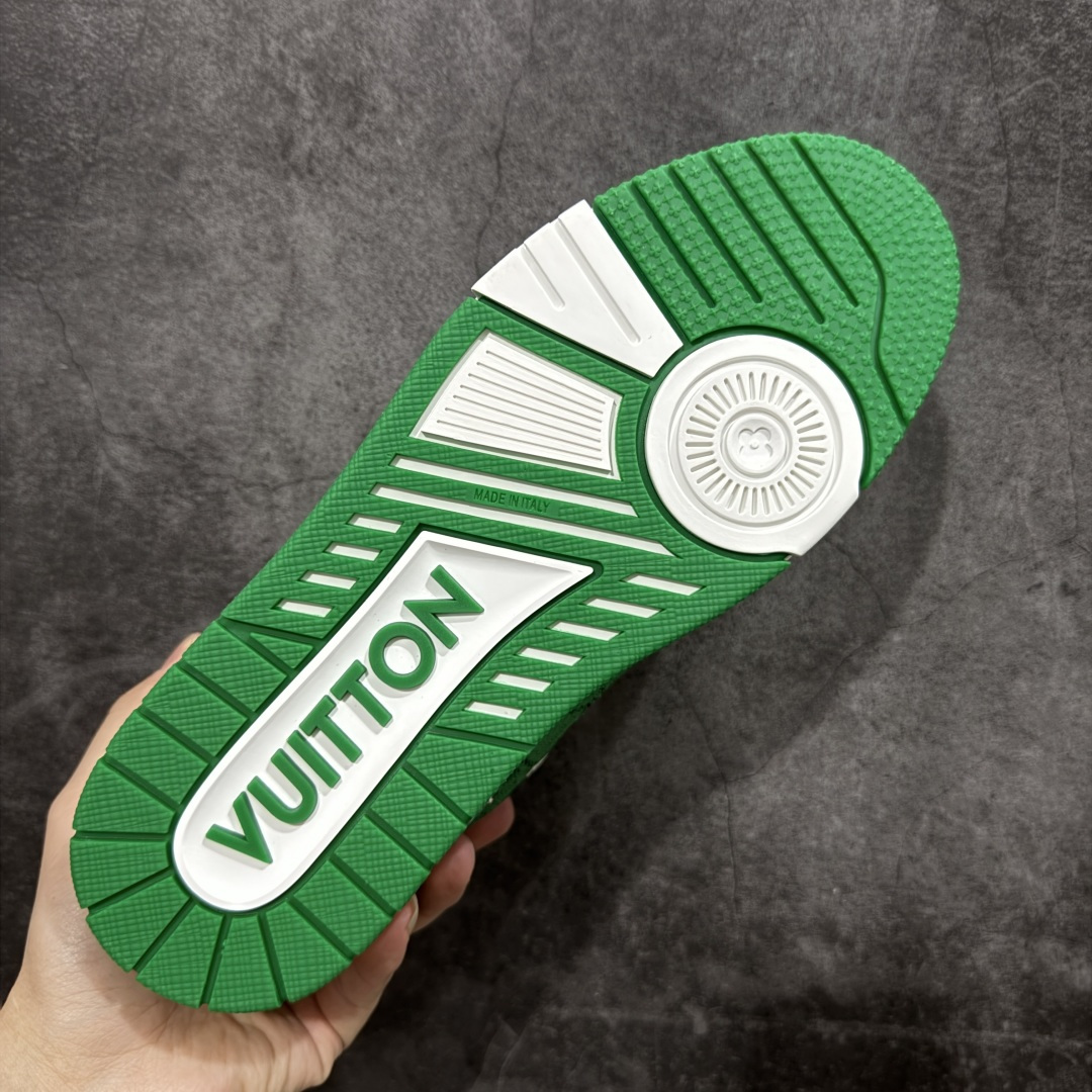 图片[9]-【天花板/Goat版】 市场最强版 没有之一的存在💪🏻 Louis Vuitton LV Trainer 系列全新版上架 手里有正品的可以对比下🆚懂货的看细节‼️ 此版品质是市场从未达到的新高度！ 整体版型 皮料 牛仔布的色差 压花纹路清晰度 后跟版型等等 都可以自行对比[机智]吊打市场所有货，怒甩十条街的那种，直接来正品对比图🆚，欢迎拿市场各大工厂的货来对比！ 尺码：35-45码-选品中心