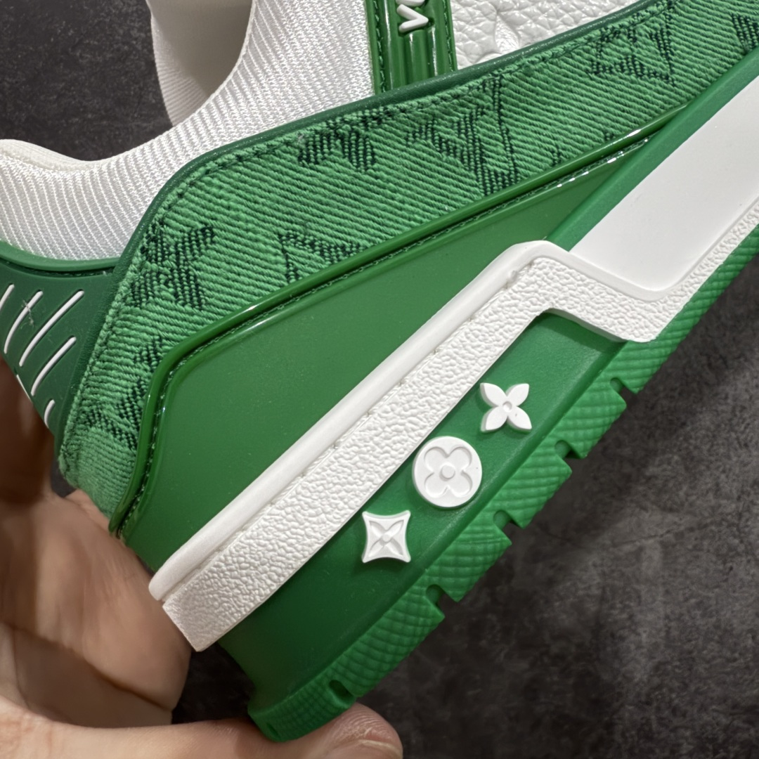 图片[3]-【天花板/Goat版】 市场最强版 没有之一的存在💪🏻 Louis Vuitton LV Trainer 系列全新版上架 手里有正品的可以对比下🆚懂货的看细节‼️ 此版品质是市场从未达到的新高度！ 整体版型 皮料 牛仔布的色差 压花纹路清晰度 后跟版型等等 都可以自行对比[机智]吊打市场所有货，怒甩十条街的那种，直接来正品对比图🆚，欢迎拿市场各大工厂的货来对比！ 尺码：35-45码-选品中心