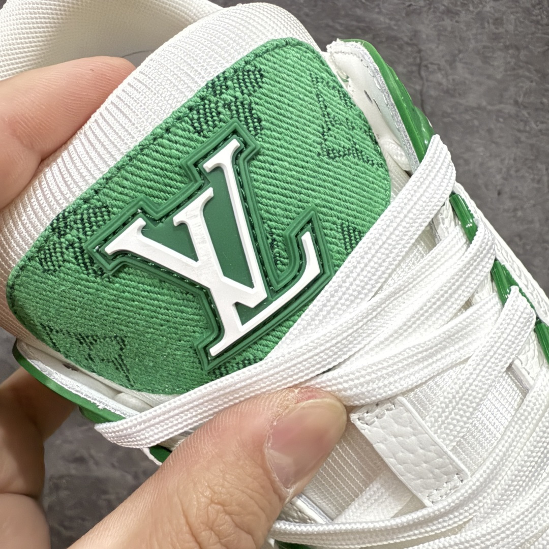 图片[6]-【天花板/Goat版】 市场最强版 没有之一的存在💪🏻 Louis Vuitton LV Trainer 系列全新版上架 手里有正品的可以对比下🆚懂货的看细节‼️ 此版品质是市场从未达到的新高度！ 整体版型 皮料 牛仔布的色差 压花纹路清晰度 后跟版型等等 都可以自行对比[机智]吊打市场所有货，怒甩十条街的那种，直接来正品对比图🆚，欢迎拿市场各大工厂的货来对比！ 尺码：35-45码-选品中心