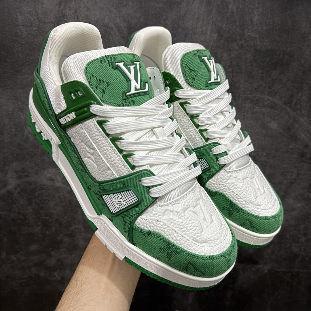 【天花板/Goat版】 市场最强版 没有之一的存在💪🏻 Louis Vuitton LV Trainer 系列全新版上架 手里有正品的可以对比下🆚懂货的看细节‼️ 此版品质是市场从未达到的新高度！ 整体版型 皮料 牛仔布的色差 压花纹路清晰度 后跟版型等等 都可以自行对比[机智]吊打市场所有货，怒甩十条街的那种，直接来正品对比图🆚，欢迎拿市场各大工厂的货来对比！ 尺码：35-45码-选品中心