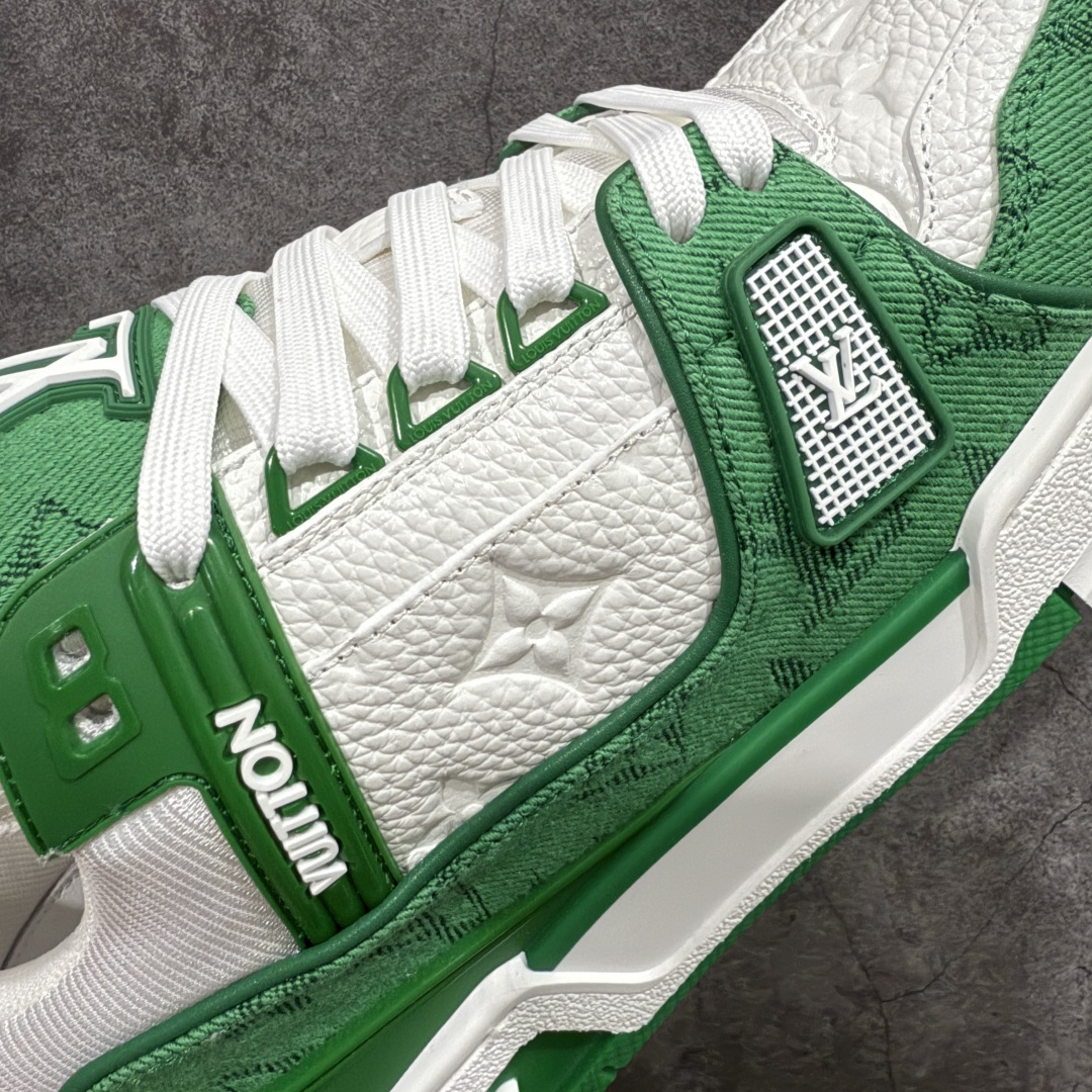 图片[4]-【天花板/Goat版】 市场最强版 没有之一的存在💪🏻 Louis Vuitton LV Trainer 系列全新版上架 手里有正品的可以对比下🆚懂货的看细节‼️ 此版品质是市场从未达到的新高度！ 整体版型 皮料 牛仔布的色差 压花纹路清晰度 后跟版型等等 都可以自行对比[机智]吊打市场所有货，怒甩十条街的那种，直接来正品对比图🆚，欢迎拿市场各大工厂的货来对比！ 尺码：35-45码-选品中心