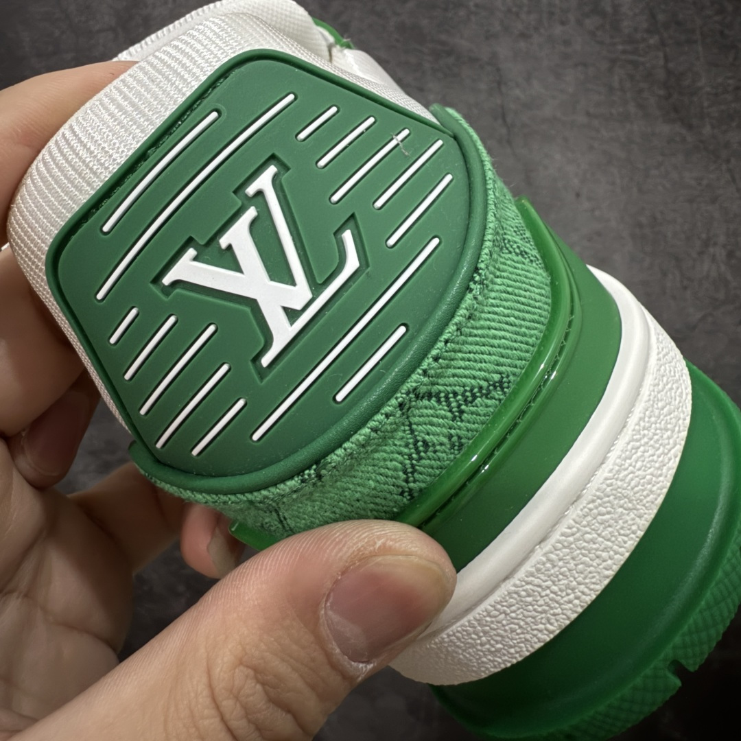 图片[2]-【天花板/Goat版】 市场最强版 没有之一的存在💪🏻 Louis Vuitton LV Trainer 系列全新版上架 手里有正品的可以对比下🆚懂货的看细节‼️ 此版品质是市场从未达到的新高度！ 整体版型 皮料 牛仔布的色差 压花纹路清晰度 后跟版型等等 都可以自行对比[机智]吊打市场所有货，怒甩十条街的那种，直接来正品对比图🆚，欢迎拿市场各大工厂的货来对比！ 尺码：35-45码-选品中心