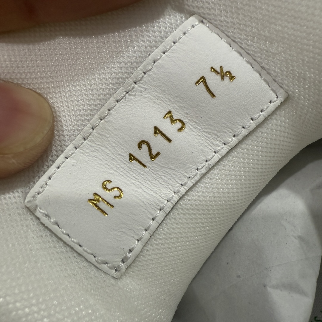 图片[7]-【天花板/Goat版】 市场最强版 没有之一的存在💪🏻 Louis Vuitton LV Trainer 系列全新版上架 手里有正品的可以对比下🆚懂货的看细节‼️ 此版品质是市场从未达到的新高度！ 整体版型 皮料 牛仔布的色差 压花纹路清晰度 后跟版型等等 都可以自行对比[机智]吊打市场所有货，怒甩十条街的那种，直接来正品对比图🆚，欢迎拿市场各大工厂的货来对比！ 尺码：35-45码-选品中心