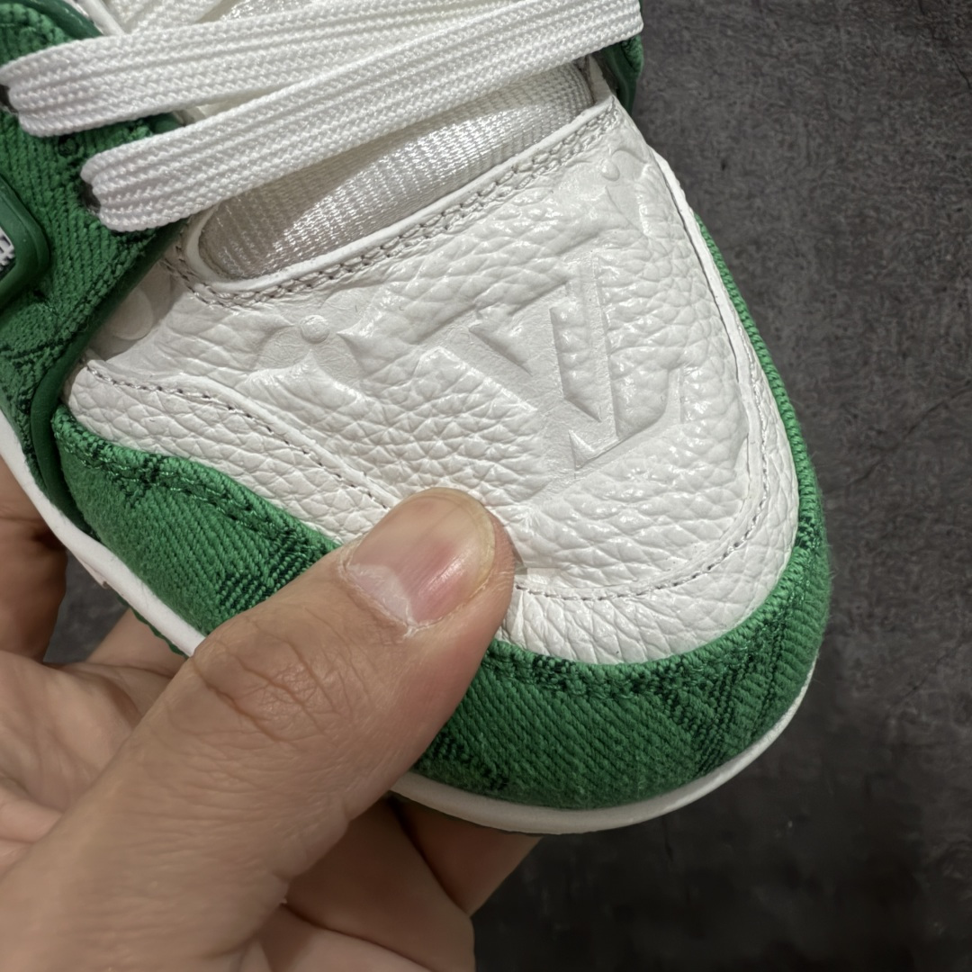 图片[5]-【天花板/Goat版】 市场最强版 没有之一的存在💪🏻 Louis Vuitton LV Trainer 系列全新版上架 手里有正品的可以对比下🆚懂货的看细节‼️ 此版品质是市场从未达到的新高度！ 整体版型 皮料 牛仔布的色差 压花纹路清晰度 后跟版型等等 都可以自行对比[机智]吊打市场所有货，怒甩十条街的那种，直接来正品对比图🆚，欢迎拿市场各大工厂的货来对比！ 尺码：35-45码-选品中心