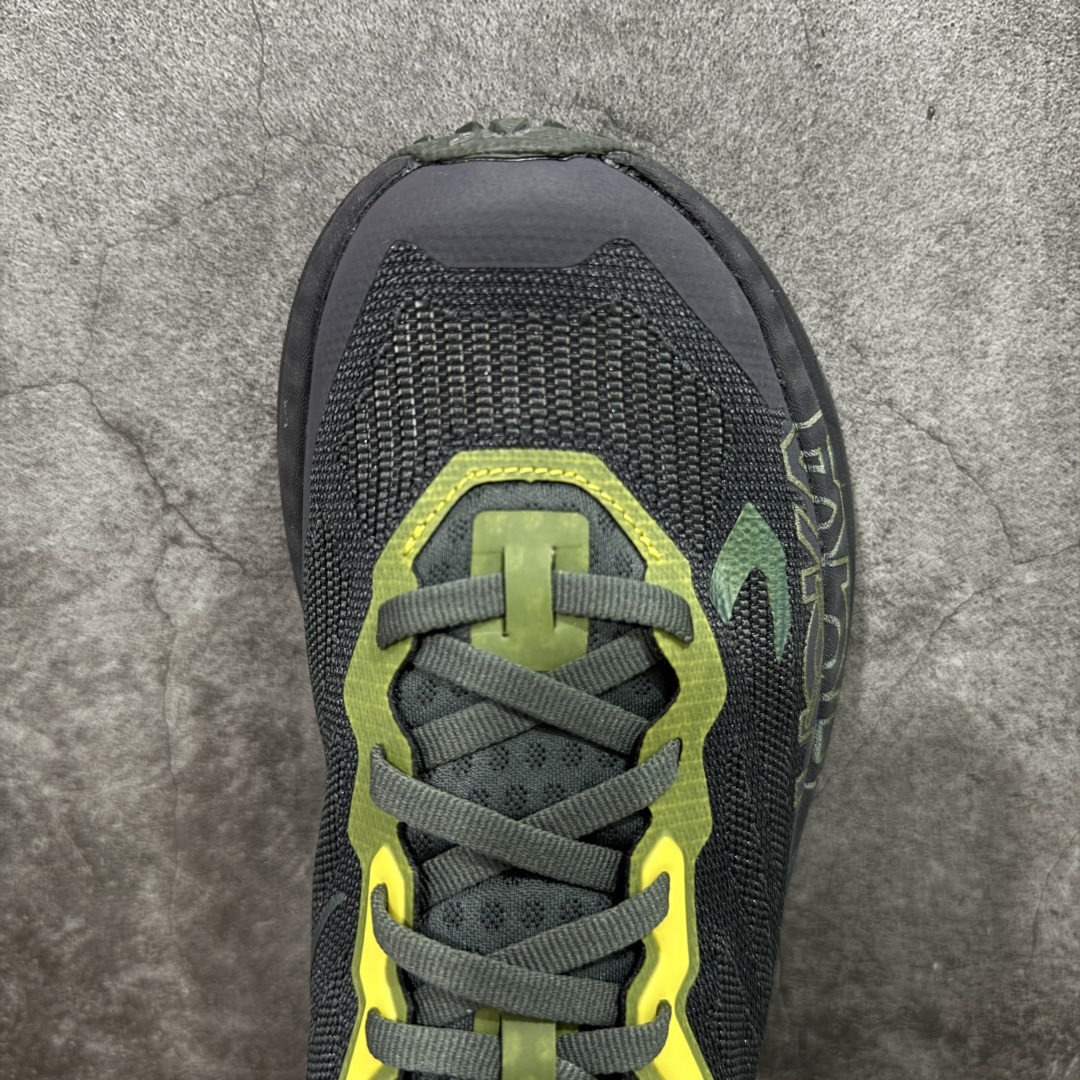 图片[5]-【纯原H版】J.LA.L x HOKA ONE ONE Mafate X 时尚舒适 休闲跑步鞋 男女同款 黑色 玛法特 适百搭防滑耐磨低帮生活休闲鞋 知名纯原大厂出品 细节对版1比1 HOKA ONE ONE是来自美国的跑步鞋知名品牌，创立于2009年，始终致力于为所有跑者提供更新、更好的跑步装备。相比常规跑鞋，HOKA ONE ONE特别研发使用性能独特的几何形跑鞋中底，此种鞋底更厚、更高、回弹性也更好，除了卓越的缓冲性能，它还能內各种阶段的跑者带来更具动感、更加稳定的跑步体验。HOKAONE ONE从设计之初就清楚意识到，要保证跑者步幅的均匀一致，双脚自然而然的运动至关重要。 尺码：36 36.5 37.5 38 38.5 39 40 40.5 41 42 42.5 43 44 44.5 45-选品中心