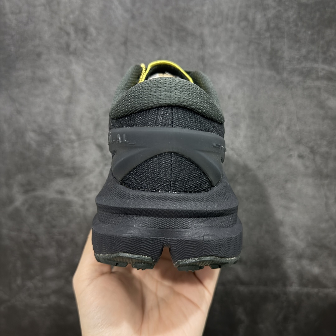 图片[4]-【纯原H版】J.LA.L x HOKA ONE ONE Mafate X 时尚舒适 休闲跑步鞋 男女同款 黑色 玛法特 适百搭防滑耐磨低帮生活休闲鞋 知名纯原大厂出品 细节对版1比1 HOKA ONE ONE是来自美国的跑步鞋知名品牌，创立于2009年，始终致力于为所有跑者提供更新、更好的跑步装备。相比常规跑鞋，HOKA ONE ONE特别研发使用性能独特的几何形跑鞋中底，此种鞋底更厚、更高、回弹性也更好，除了卓越的缓冲性能，它还能內各种阶段的跑者带来更具动感、更加稳定的跑步体验。HOKAONE ONE从设计之初就清楚意识到，要保证跑者步幅的均匀一致，双脚自然而然的运动至关重要。 尺码：36 36.5 37.5 38 38.5 39 40 40.5 41 42 42.5 43 44 44.5 45-选品中心