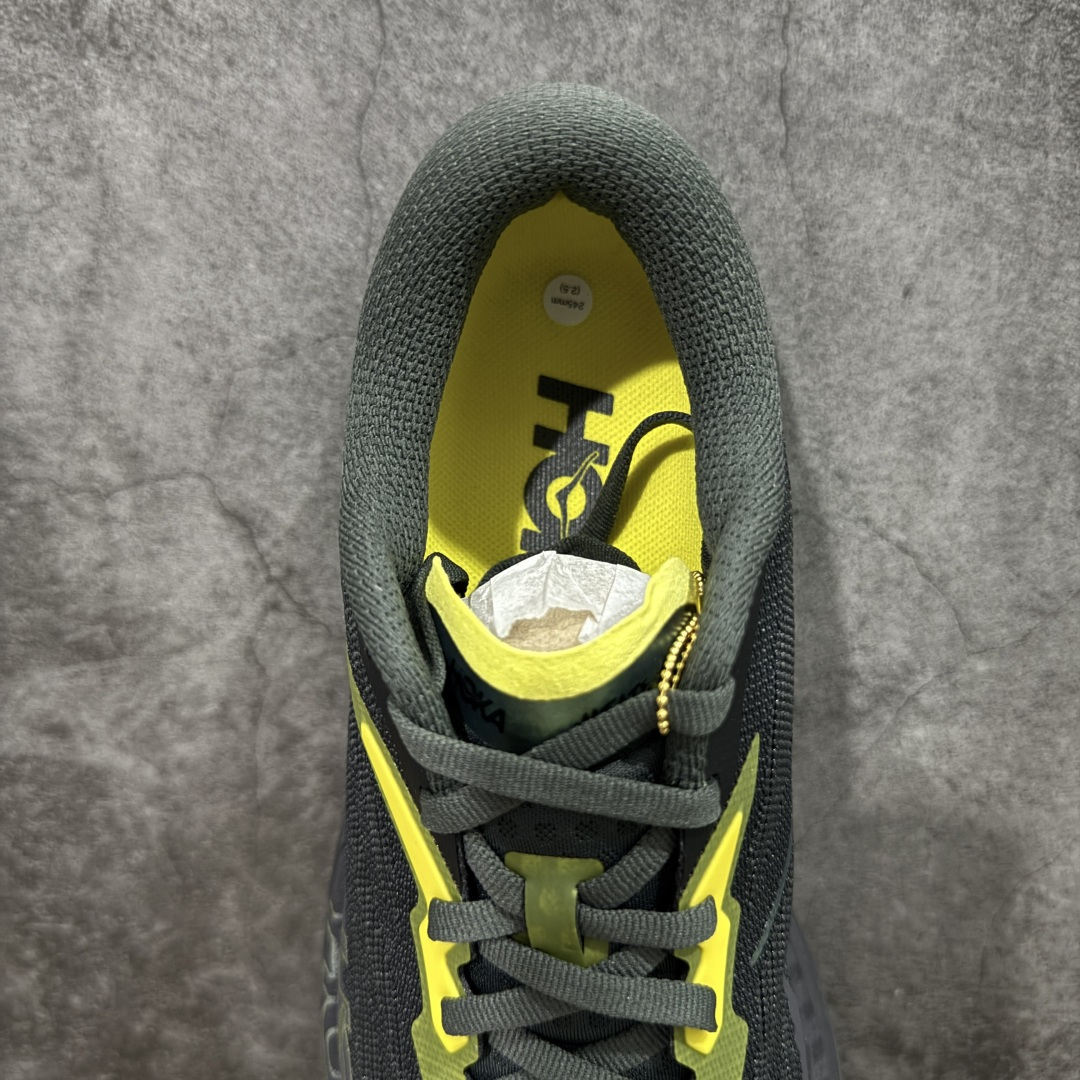 图片[8]-【纯原H版】J.LA.L x HOKA ONE ONE Mafate X 时尚舒适 休闲跑步鞋 男女同款 黑色 玛法特 适百搭防滑耐磨低帮生活休闲鞋 知名纯原大厂出品 细节对版1比1 HOKA ONE ONE是来自美国的跑步鞋知名品牌，创立于2009年，始终致力于为所有跑者提供更新、更好的跑步装备。相比常规跑鞋，HOKA ONE ONE特别研发使用性能独特的几何形跑鞋中底，此种鞋底更厚、更高、回弹性也更好，除了卓越的缓冲性能，它还能內各种阶段的跑者带来更具动感、更加稳定的跑步体验。HOKAONE ONE从设计之初就清楚意识到，要保证跑者步幅的均匀一致，双脚自然而然的运动至关重要。 尺码：36 36.5 37.5 38 38.5 39 40 40.5 41 42 42.5 43 44 44.5 45-选品中心