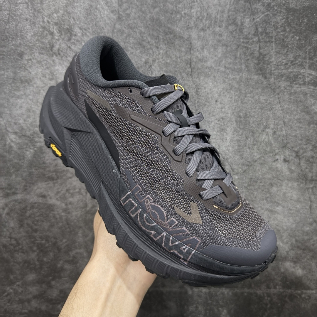 图片[3]-【纯原H版】J.LA.L x HOKA ONE ONE Mafate X 时尚舒适 休闲跑步鞋 男女同款 黑色 玛法特 适百搭防滑耐磨低帮生活休闲鞋 知名纯原大厂出品 细节对版1比1 HOKA ONE ONE是来自美国的跑步鞋知名品牌，创立于2009年，始终致力于为所有跑者提供更新、更好的跑步装备。相比常规跑鞋，HOKA ONE ONE特别研发使用性能独特的几何形跑鞋中底，此种鞋底更厚、更高、回弹性也更好，除了卓越的缓冲性能，它还能內各种阶段的跑者带来更具动感、更加稳定的跑步体验。HOKAONE ONE从设计之初就清楚意识到，要保证跑者步幅的均匀一致，双脚自然而然的运动至关重要。 尺码：36 36.5 37.5 38 38.5 39 40 40.5 41 42 42.5 43 44 44.5 45-选品中心