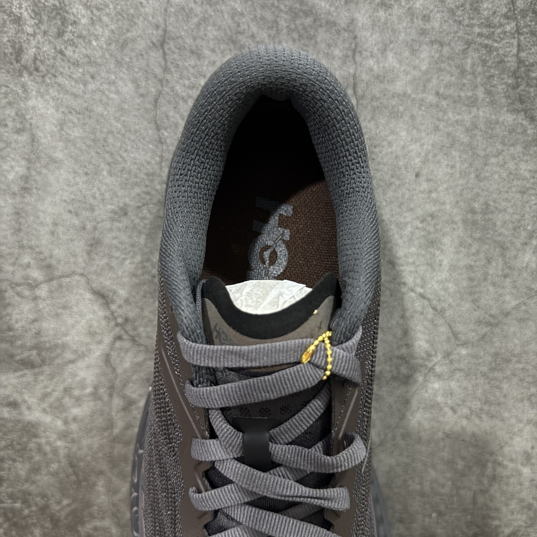 图片[8]-【纯原H版】J.LA.L x HOKA ONE ONE Mafate X 时尚舒适 休闲跑步鞋 男女同款 黑色 玛法特 适百搭防滑耐磨低帮生活休闲鞋 知名纯原大厂出品 细节对版1比1 HOKA ONE ONE是来自美国的跑步鞋知名品牌，创立于2009年，始终致力于为所有跑者提供更新、更好的跑步装备。相比常规跑鞋，HOKA ONE ONE特别研发使用性能独特的几何形跑鞋中底，此种鞋底更厚、更高、回弹性也更好，除了卓越的缓冲性能，它还能內各种阶段的跑者带来更具动感、更加稳定的跑步体验。HOKAONE ONE从设计之初就清楚意识到，要保证跑者步幅的均匀一致，双脚自然而然的运动至关重要。 尺码：36 36.5 37.5 38 38.5 39 40 40.5 41 42 42.5 43 44 44.5 45-选品中心