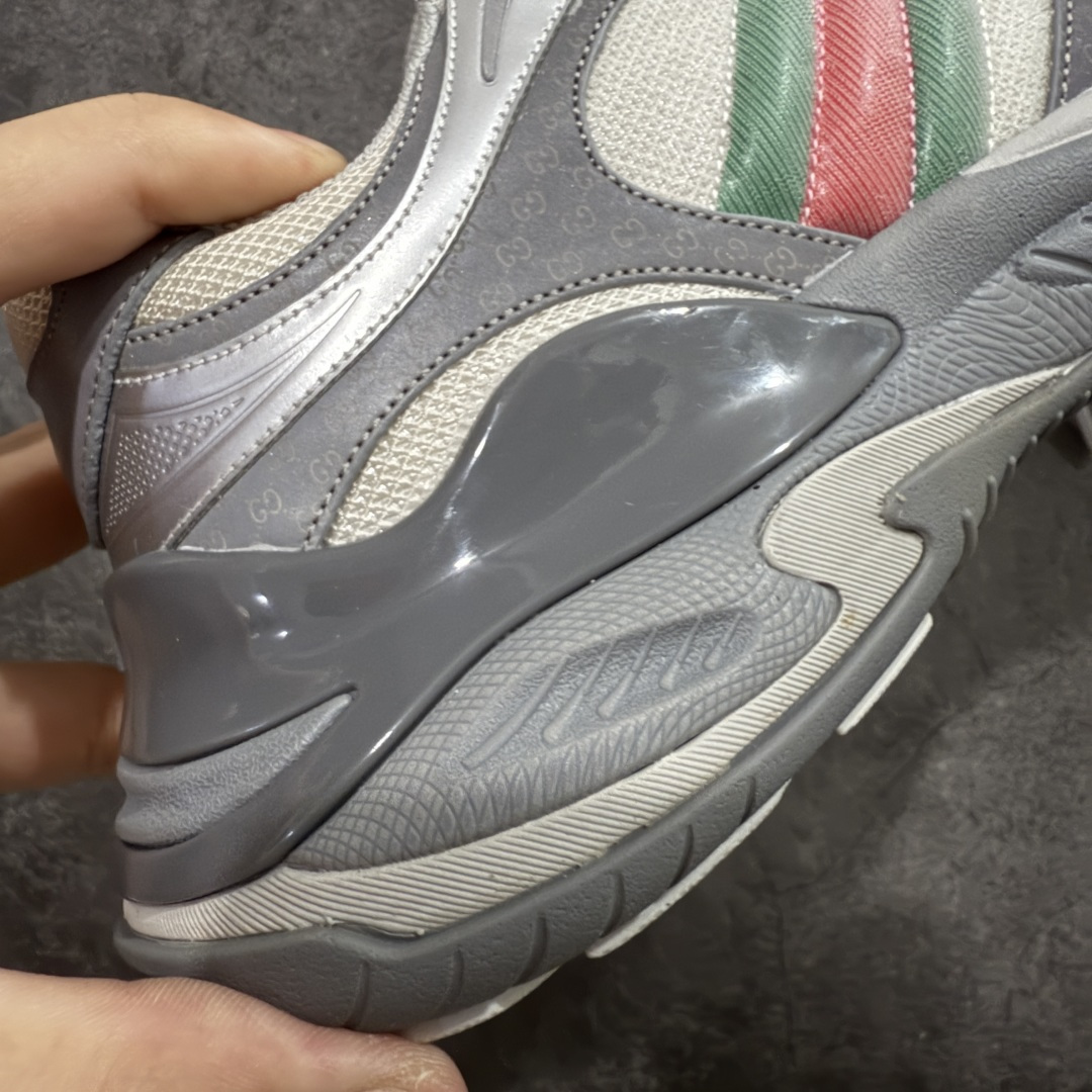 图片[3]-【天花板/Goat版本】Gucci Rhyton Vintage 古驰皮革角状复古老爹休闲运动慢跑鞋 全套专柜包装物及配件 外盒标嵌入核心防伪芯片装置及鞋子支持NFC感应读取,秒杀市面任何版本 附送原装一致鞋舌仿磨环保纸垫 意大利进口超软小牛皮+同源出厂真丝绸防尘鞋套袋 原装雪梨形超软沙绒纸团#专柜一致双透明贴标，尺码+长度#中底高弹PU材质+双层TPR无缝隙串色技术组合大底区别市面版本 #全套专柜包装物及配件#外盒标嵌入核心防伪芯片装置 秒杀市面任何版本 #意大利进口超软小牛皮+同源出厂定制真丝绸防尘鞋套袋 原装雪梨形超软沙绒纸团+细节制造精品！ 尺码：40-45-选品中心