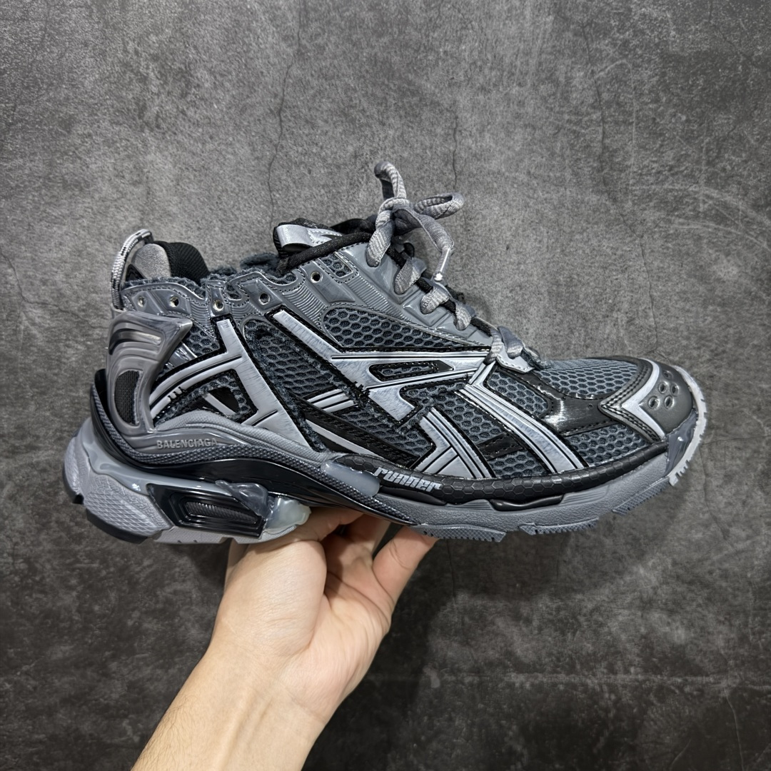 【XA版本】Balenciaga Runer 巴黎世家7代 破坏风 手工做旧款复古老爹鞋 全新版本出货 核心配合工厂优势供应 市场最优品质 鞋型细节做旧等都好于市场版本 不但比市场货好 而且比市场货便宜💪🏻 原厂点胶工艺同步原鞋 区别市面所有版本 非市面所有固定TPU，原厂订制胶棒 一切细节高端还原 ，欢迎挑刺💪🏻 尺码：35-46-选品中心