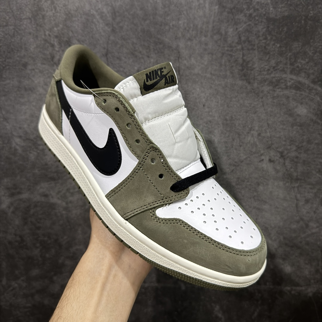 图片[3]-【原厂版】Air Jordan 1 AJ1 og低帮 白棕绿黑勾 DM7866-101 超级强悍品质 可对比市场各大纯原版本 专业aj大厂出品 对细节的把控毋庸置疑 材料也是用最接近原鞋的头层皮料 所有地方都没有做到减配 原厂鞋楦打造完美鞋型 整体鞋型以及后跟做的弧度做的非常好 鞋带为原厂打蜡鞋带 粗细程度同步原鞋 裁片清洁度到位 无明显瑕疵毛边 免修产品 正确针车 该重针 该有尖角的地方都有做到 鞋价格非常香 转手可闭眼卖高价 到手各位就知道货有多好 绝对秒杀一切同价格货品 尺码：36-47.5-选品中心