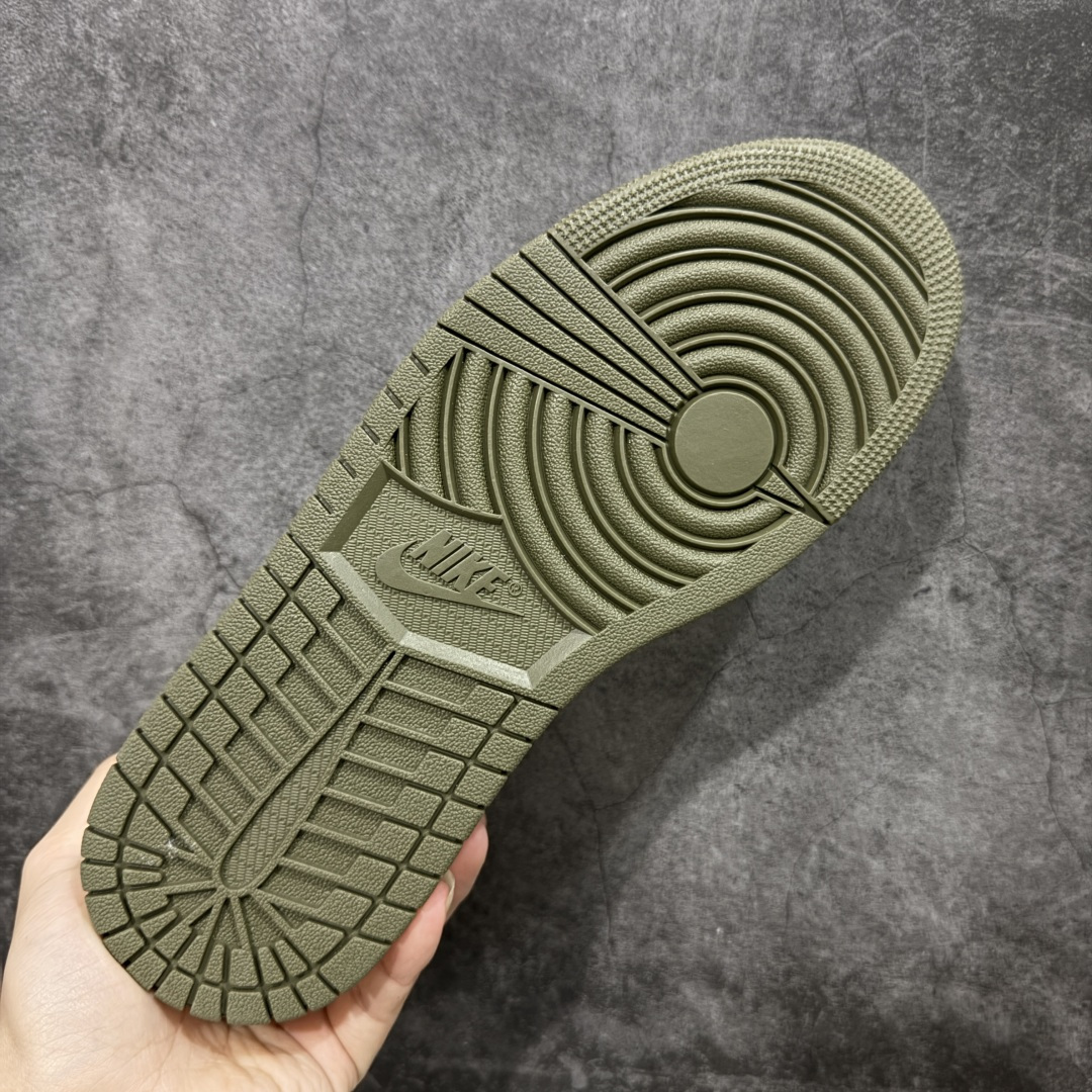 图片[9]-【原厂版】Air Jordan 1 AJ1 og低帮 白棕绿黑勾 DM7866-101 超级强悍品质 可对比市场各大纯原版本 专业aj大厂出品 对细节的把控毋庸置疑 材料也是用最接近原鞋的头层皮料 所有地方都没有做到减配 原厂鞋楦打造完美鞋型 整体鞋型以及后跟做的弧度做的非常好 鞋带为原厂打蜡鞋带 粗细程度同步原鞋 裁片清洁度到位 无明显瑕疵毛边 免修产品 正确针车 该重针 该有尖角的地方都有做到 鞋价格非常香 转手可闭眼卖高价 到手各位就知道货有多好 绝对秒杀一切同价格货品 尺码：36-47.5-选品中心