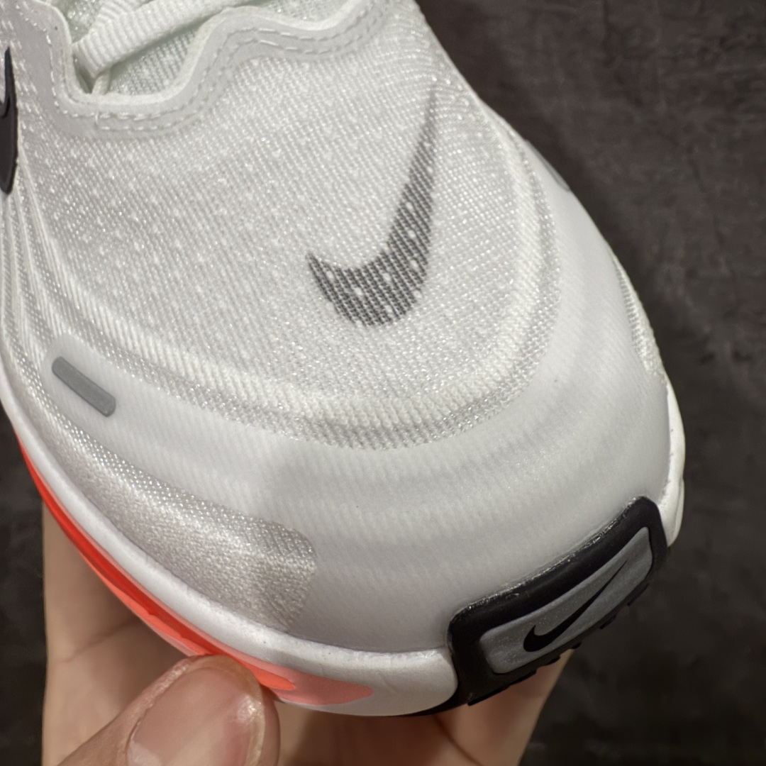 图片[5]-【XE纯原版】Nike Air Zoom Vomero Plus 全新科技运动跑鞋 HV8150-100    目前市场最强品质 原版购入开发 鞋面采用硅胶发泡立体印刷 临界ZOOM X泡棉超软弹大底 区别市场一体底 超高质检清洁度 一切材质配件均与原版一致 原楦原纸板开发 匹配原版98%以上 完美弧度版型 原厂鞋标 立体反光鞋盒标 鞋盒防撞海绵 高端玩家必推版本 高价零售必推版本 欢迎对比市面任意版本‼️ 这双鞋简直是时尚与科技的完美融合。 经典黑色鞋面，质感爆棚，搭配超亮眼的银色大勾子，瞬间成为街头焦点。不仅颜值在线，缓震性能更是一绝 不管是日常出街还是慢跑锻炼，都能给双脚极致舒适体验。  码数超全，36- 46 码任你选！别犹豫啦，穿上它，轻松走出潮流范，开启你的时尚运动新旅程！ 码段：36-46-选品中心