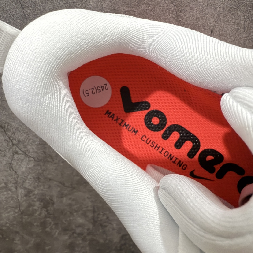 图片[7]-【XE纯原版】Nike Air Zoom Vomero Plus 全新科技运动跑鞋 HV8150-100    目前市场最强品质 原版购入开发 鞋面采用硅胶发泡立体印刷 临界ZOOM X泡棉超软弹大底 区别市场一体底 超高质检清洁度 一切材质配件均与原版一致 原楦原纸板开发 匹配原版98%以上 完美弧度版型 原厂鞋标 立体反光鞋盒标 鞋盒防撞海绵 高端玩家必推版本 高价零售必推版本 欢迎对比市面任意版本‼️ 这双鞋简直是时尚与科技的完美融合。 经典黑色鞋面，质感爆棚，搭配超亮眼的银色大勾子，瞬间成为街头焦点。不仅颜值在线，缓震性能更是一绝 不管是日常出街还是慢跑锻炼，都能给双脚极致舒适体验。  码数超全，36- 46 码任你选！别犹豫啦，穿上它，轻松走出潮流范，开启你的时尚运动新旅程！ 码段：36-46-选品中心