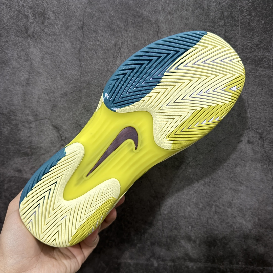 图片[9]-【外贸版】Nike Zoom Vapor 12 HC Prm 舒适 低帮 网球鞋 HF7827-300 郑钦文同款上脚 网球实战必穿款 颜值与实用性兼具 轻质网眼鞋面，透气又轻盈 Air Zoom 缓震配置超给力，击球冲击能有效吸收，缓震回弹超舒适，启动反馈也很赞。 鞋身流线型设计，减少空气阻力，灵活性拉满 鞋底橡胶耐磨，硬地抓地力强，多方向人字纹，急停、变向都稳 中足锁定稳，侧向支撑靠谱，鞋楦贴合度适中，打球时脚在鞋里不乱晃，能专注赢球 简约设计适配多种风格，运动与日常场景无缝切换 轻量化与透气性 网面材质减轻重量，长时间穿着舒适 尺码：36-47-选品中心