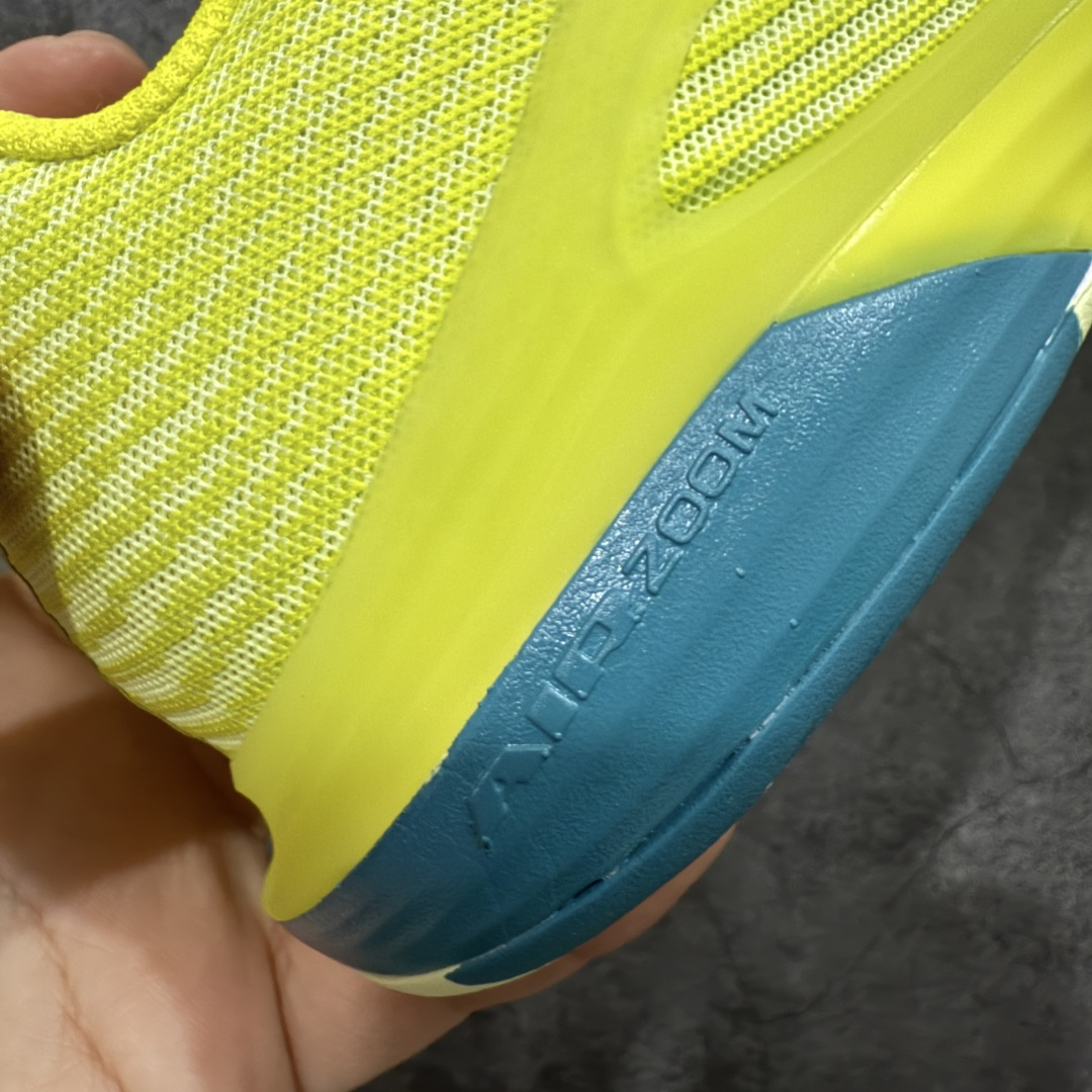 图片[3]-【外贸版】Nike Zoom Vapor 12 HC Prm 舒适 低帮 网球鞋 HF7827-300 郑钦文同款上脚 网球实战必穿款 颜值与实用性兼具 轻质网眼鞋面，透气又轻盈 Air Zoom 缓震配置超给力，击球冲击能有效吸收，缓震回弹超舒适，启动反馈也很赞。 鞋身流线型设计，减少空气阻力，灵活性拉满 鞋底橡胶耐磨，硬地抓地力强，多方向人字纹，急停、变向都稳 中足锁定稳，侧向支撑靠谱，鞋楦贴合度适中，打球时脚在鞋里不乱晃，能专注赢球 简约设计适配多种风格，运动与日常场景无缝切换 轻量化与透气性 网面材质减轻重量，长时间穿着舒适 尺码：36-47-选品中心