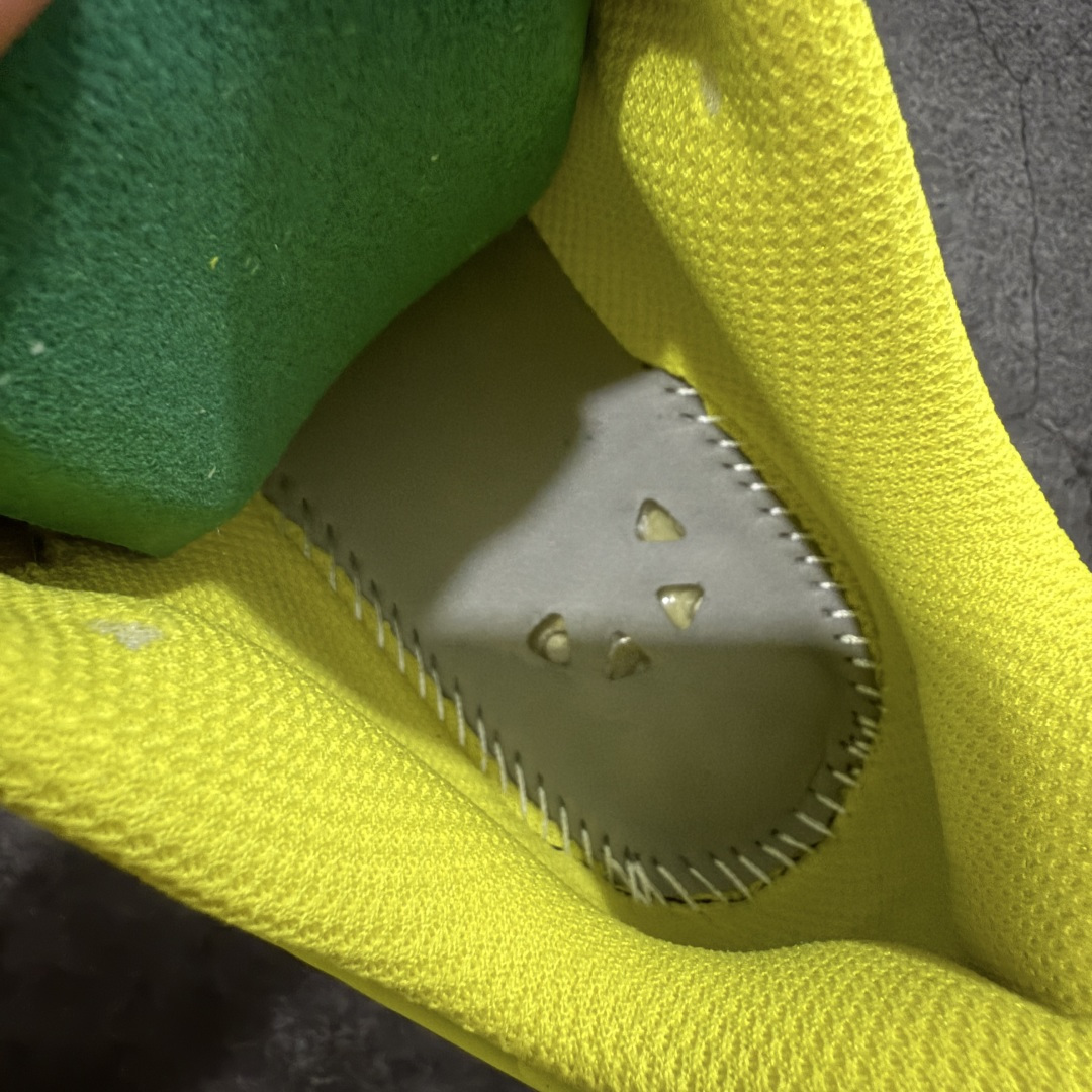 图片[9]-【外贸版】Nike Zoom Vapor 12 HC Prm 舒适 低帮 网球鞋 HF7827-300 郑钦文同款上脚 网球实战必穿款 颜值与实用性兼具 轻质网眼鞋面，透气又轻盈 Air Zoom 缓震配置超给力，击球冲击能有效吸收，缓震回弹超舒适，启动反馈也很赞。 鞋身流线型设计，减少空气阻力，灵活性拉满 鞋底橡胶耐磨，硬地抓地力强，多方向人字纹，急停、变向都稳 中足锁定稳，侧向支撑靠谱，鞋楦贴合度适中，打球时脚在鞋里不乱晃，能专注赢球 简约设计适配多种风格，运动与日常场景无缝切换 轻量化与透气性 网面材质减轻重量，长时间穿着舒适 尺码：36-47-选品中心