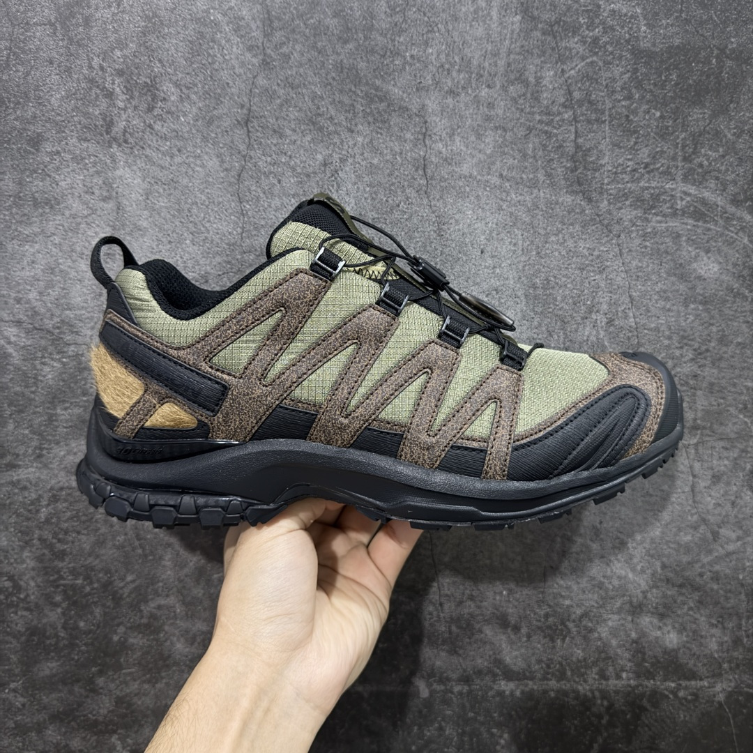 【666版本】SALOMON 萨洛蒙 XA PRO 3D 户外运动 网布减震防滑透气 低帮跑步鞋 男女同款 马年限定 马毛 477974 全新品质 巅峰之作 所有配色均购物原版拆解1：1开发 原材料打造 非市场公版便宜货 私模大底 清洁度比市场所有版本都高 全套原纸板楦头开发 原厂网布配套 确保原汁原味 完美呈现版型 原档数据独家私模五层组合大底 男女鞋同步官方开发至46 原装Ortholite轻量化鞋垫 中底布带钢印编号 原厂TPU锁扣 进口港宝加持 后跟自然饱满 还原公司包裹性 鞋面采用SENSIFT贴合技术 全方位贴合包裹脚型 鞋跟部鞋底牵引设计 提供强大的抓地性能 更适应野外崎岖不平的道路 其3D ADVANCED CHASSIS底盘 材料轻量大化 钉齿设计更具稳定性 防护性 鞋底易磨损区运用CONTAGRIP高耐磨材料 应对城市硬质路面长距离跑考验 尺码：36 36.5 37.5 38 38.5 39 40 40.5 41 42 42.5 43 44 45 46-选品中心