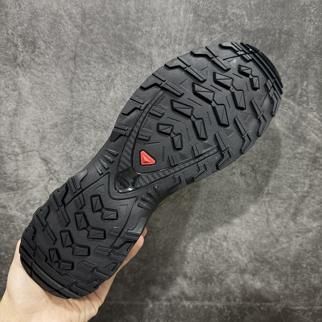 图片[9]-【666版本】SALOMON 萨洛蒙 XA PRO 3D 户外运动 网布减震防滑透气 低帮跑步鞋 男女同款 马年限定 马毛 477974 全新品质 巅峰之作 所有配色均购物原版拆解1：1开发 原材料打造 非市场公版便宜货 私模大底 清洁度比市场所有版本都高 全套原纸板楦头开发 原厂网布配套 确保原汁原味 完美呈现版型 原档数据独家私模五层组合大底 男女鞋同步官方开发至46 原装Ortholite轻量化鞋垫 中底布带钢印编号 原厂TPU锁扣 进口港宝加持 后跟自然饱满 还原公司包裹性 鞋面采用SENSIFT贴合技术 全方位贴合包裹脚型 鞋跟部鞋底牵引设计 提供强大的抓地性能 更适应野外崎岖不平的道路 其3D ADVANCED CHASSIS底盘 材料轻量大化 钉齿设计更具稳定性 防护性 鞋底易磨损区运用CONTAGRIP高耐磨材料 应对城市硬质路面长距离跑考验 尺码：36 36.5 37.5 38 38.5 39 40 40.5 41 42 42.5 43 44 45 46-选品中心