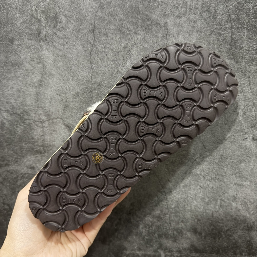 图片[9]-【莞顶G版】Birkenstock\\t 勃肯/博肯软木软底全包 羊毛一体休闲鞋 十年ZP代工厂老师傅工艺 纯手工打造原汁原味博肯 市场最强版 没有之一 鞋面设计：选用陸丰A级进口羊皮毛，质地细腻，手感丰满；尺寸间障均匀，柔软，深度保暖；吸湿，进气，排汗 鞋子内里：化质澳洲羔羊皮分子结构可将水蒸气吸进多孔构体中，吸湿性好，透气性极住，保持脚底干爽 鞋底设计：型模EVA极富弹性，加持胎面设计，升级版独家私模，柔软回弹性好，耐折耐磨，防滑防踢 尺码： 35 36 37 38 39 40-选品中心