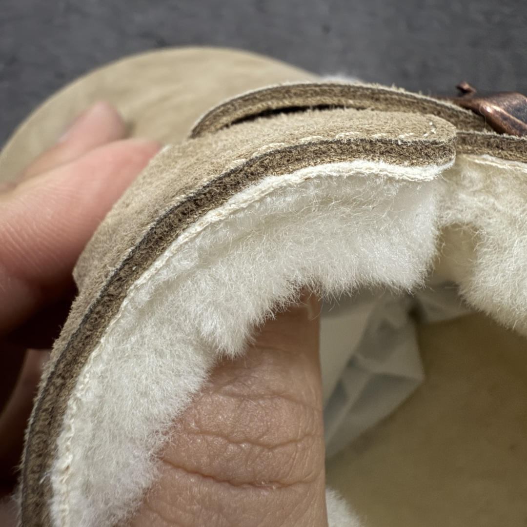 图片[2]-【莞顶G版】Birkenstock\\t 勃肯/博肯软木软底全包 羊毛一体休闲鞋 十年ZP代工厂老师傅工艺 纯手工打造原汁原味博肯 市场最强版 没有之一 鞋面设计：选用陸丰A级进口羊皮毛，质地细腻，手感丰满；尺寸间障均匀，柔软，深度保暖；吸湿，进气，排汗 鞋子内里：化质澳洲羔羊皮分子结构可将水蒸气吸进多孔构体中，吸湿性好，透气性极住，保持脚底干爽 鞋底设计：型模EVA极富弹性，加持胎面设计，升级版独家私模，柔软回弹性好，耐折耐磨，防滑防踢 尺码： 35 36 37 38 39 40-选品中心