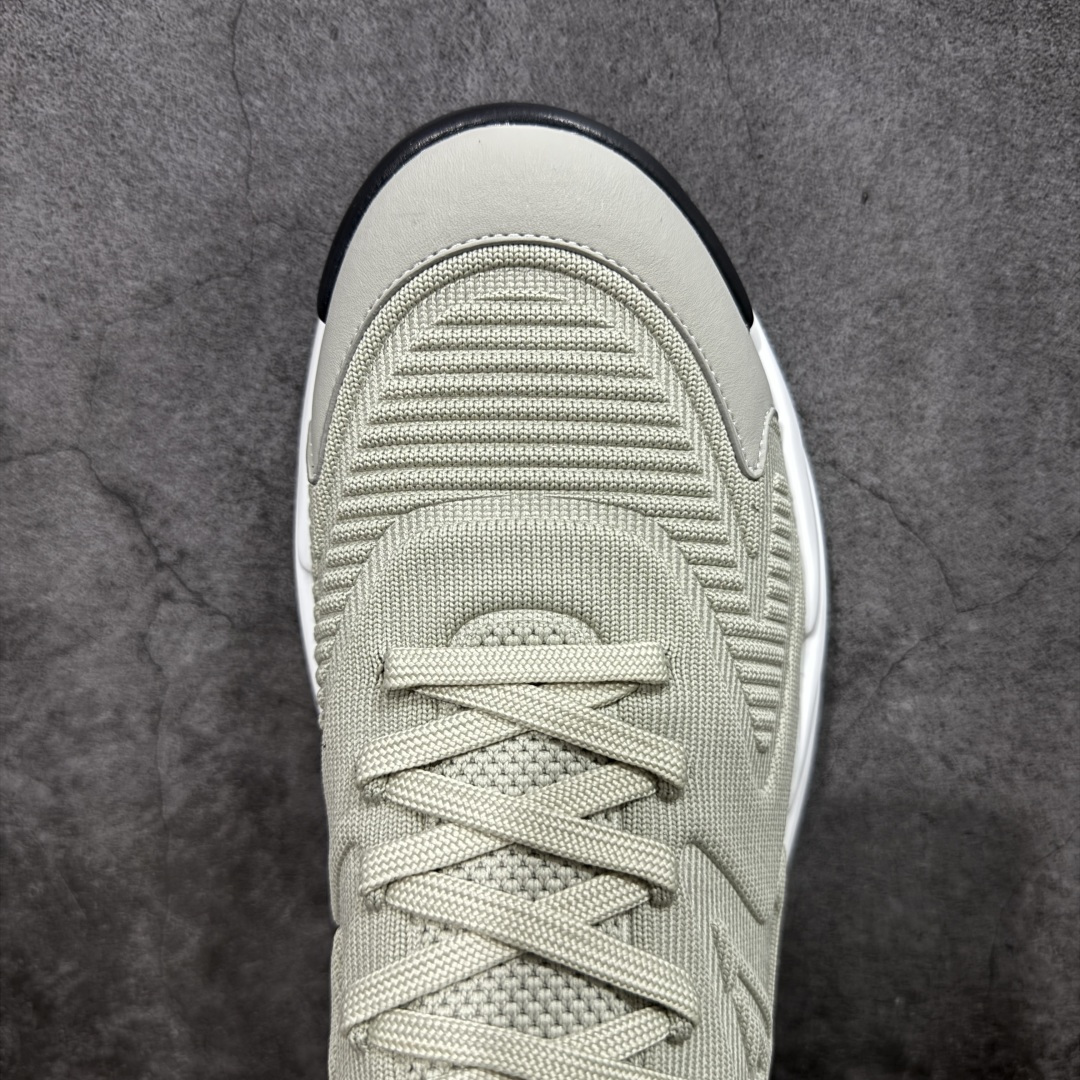 图片[5]-【YS 纯原】 广奢高端货 路易威登LOUIS VUITTON Runner Tatic系列 牛皮革 · 织物·圆头系带 · 低帮休闲男鞋 ✦ LV高端运动线 Runner Tatic 正统版型 ✦ 头层小牛皮革鞋面，纹理细腻、挺括高级 ✦ 原厂网面拼接结构，透气轻盈不闷脚 ✦ 圆头低帮设计，上脚更显修长与干净 ✦ 原楦开模开发，包裹感流畅贴合 ✦ 独家轻量缓震中底，行走舒适度拉满 ✦ 耐磨橡胶外底，抓地稳、耐穿强 ✦ LV Logo、花纹、结构点位全部对版 ✦ 专柜级包装＋配件齐全 ✦ 蓝色百搭耐看，通勤/日常轻奢必备 尺码：38-46-选品中心