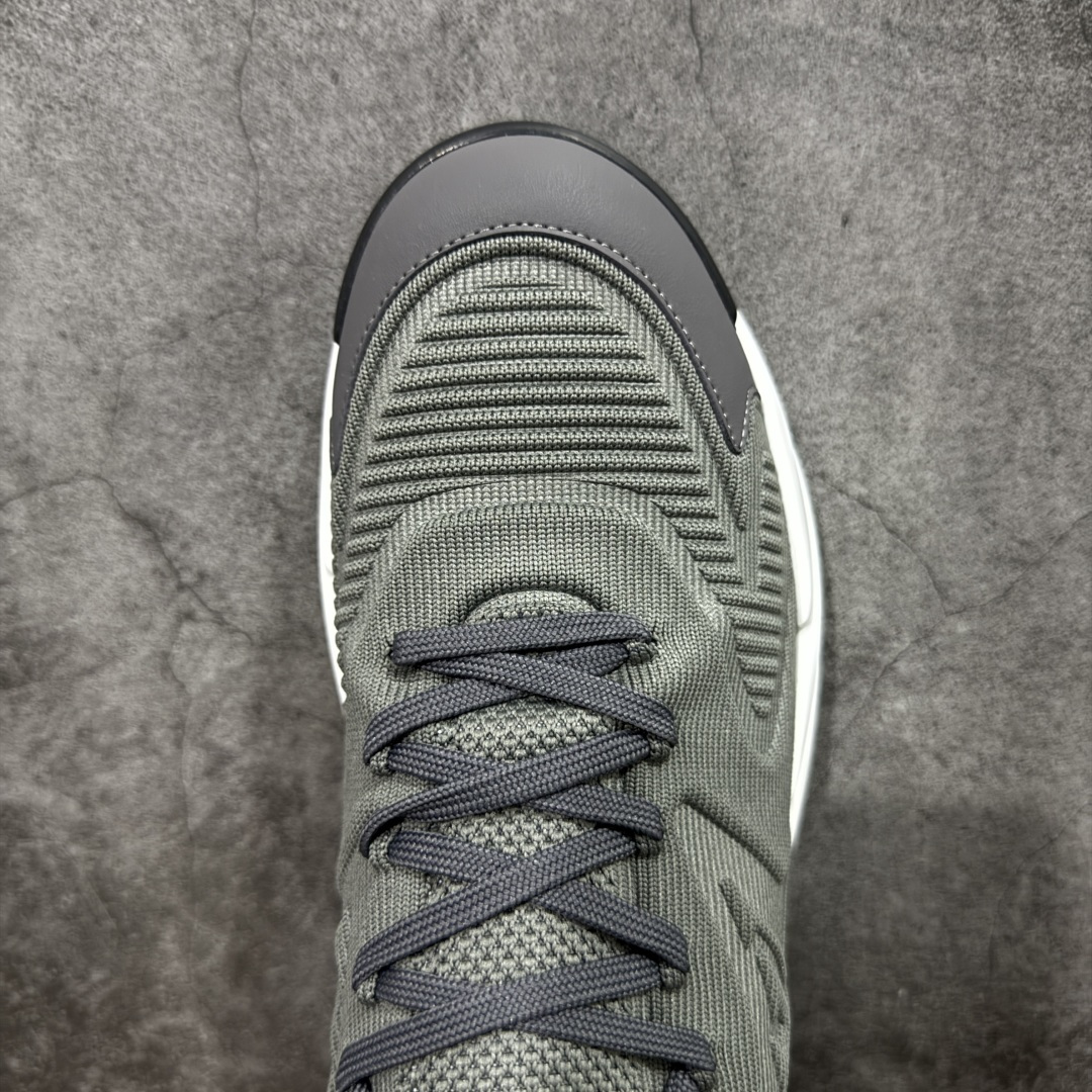 图片[5]-【YS 纯原】 广奢高端货 路易威登LOUIS VUITTON Runner Tatic系列 牛皮革 · 织物·圆头系带 · 低帮休闲男鞋 ✦ LV高端运动线 Runner Tatic 正统版型 ✦ 头层小牛皮革鞋面，纹理细腻、挺括高级 ✦ 原厂网面拼接结构，透气轻盈不闷脚 ✦ 圆头低帮设计，上脚更显修长与干净 ✦ 原楦开模开发，包裹感流畅贴合 ✦ 独家轻量缓震中底，行走舒适度拉满 ✦ 耐磨橡胶外底，抓地稳、耐穿强 ✦ LV Logo、花纹、结构点位全部对版 ✦ 专柜级包装＋配件齐全 ✦ 蓝色百搭耐看，通勤/日常轻奢必备 尺码：38-46-选品中心