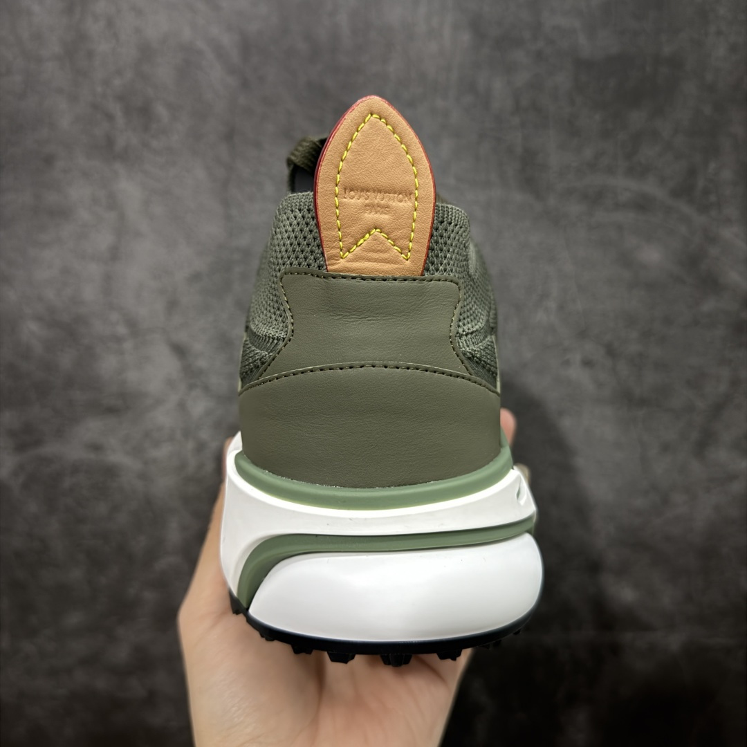 图片[4]-【YS 纯原】 广奢高端货 路易威登LOUIS VUITTON Runner Tatic系列 牛皮革 · 织物·圆头系带 · 低帮休闲男鞋 ✦ LV高端运动线 Runner Tatic 正统版型 ✦ 头层小牛皮革鞋面，纹理细腻、挺括高级 ✦ 原厂网面拼接结构，透气轻盈不闷脚 ✦ 圆头低帮设计，上脚更显修长与干净 ✦ 原楦开模开发，包裹感流畅贴合 ✦ 独家轻量缓震中底，行走舒适度拉满 ✦ 耐磨橡胶外底，抓地稳、耐穿强 ✦ LV Logo、花纹、结构点位全部对版 ✦ 专柜级包装＋配件齐全 ✦ 蓝色百搭耐看，通勤/日常轻奢必备 尺码：38-46-选品中心