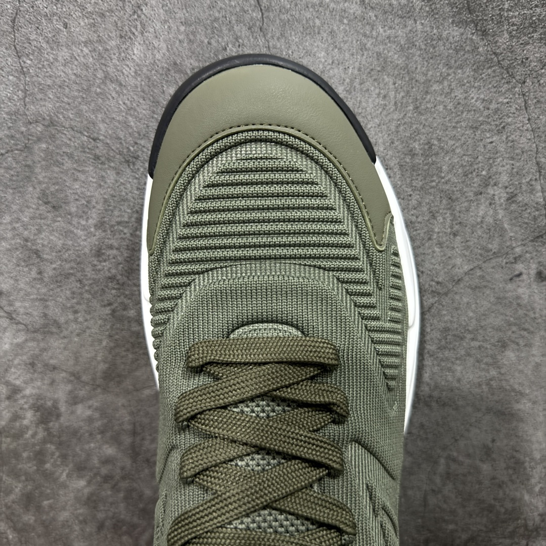 图片[5]-【YS 纯原】 广奢高端货 路易威登LOUIS VUITTON Runner Tatic系列 牛皮革 · 织物·圆头系带 · 低帮休闲男鞋 ✦ LV高端运动线 Runner Tatic 正统版型 ✦ 头层小牛皮革鞋面，纹理细腻、挺括高级 ✦ 原厂网面拼接结构，透气轻盈不闷脚 ✦ 圆头低帮设计，上脚更显修长与干净 ✦ 原楦开模开发，包裹感流畅贴合 ✦ 独家轻量缓震中底，行走舒适度拉满 ✦ 耐磨橡胶外底，抓地稳、耐穿强 ✦ LV Logo、花纹、结构点位全部对版 ✦ 专柜级包装＋配件齐全 ✦ 蓝色百搭耐看，通勤/日常轻奢必备 尺码：38-46-选品中心