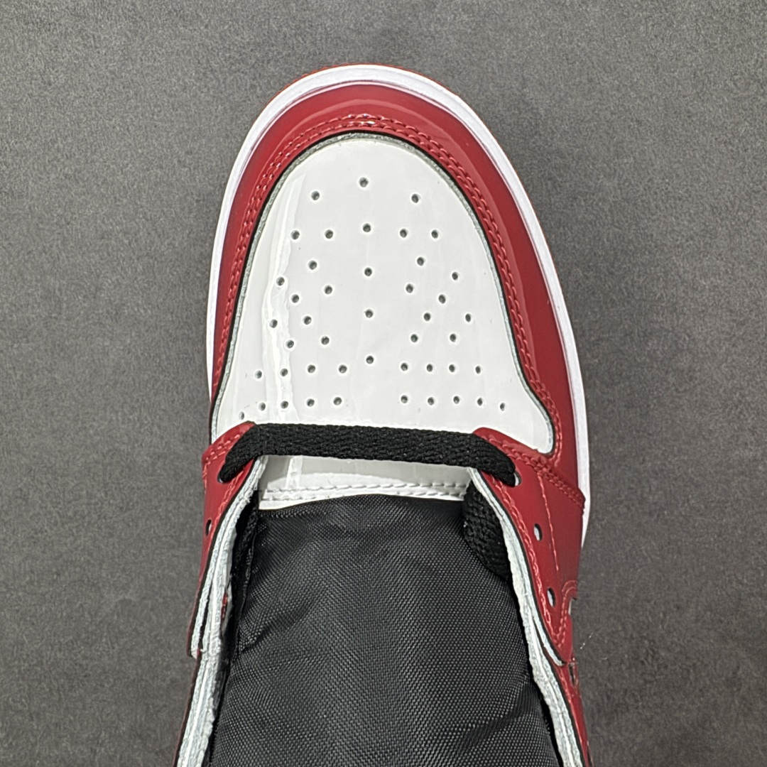 图片[8]-【公司级头层版】Air Jordan 1 High OG 高帮 AJ1 乔丹1代 aj1 乔1 高邦 金人吊牌 乔丹篮球鞋系列CK5666-100 采用正确头层皮组合荔枝纹头层皮革鞋面材质 中底注胶孔及缜密中底拉帮工艺 内置气垫及耐磨橡胶大底 尺码：36-47带半码-选品中心