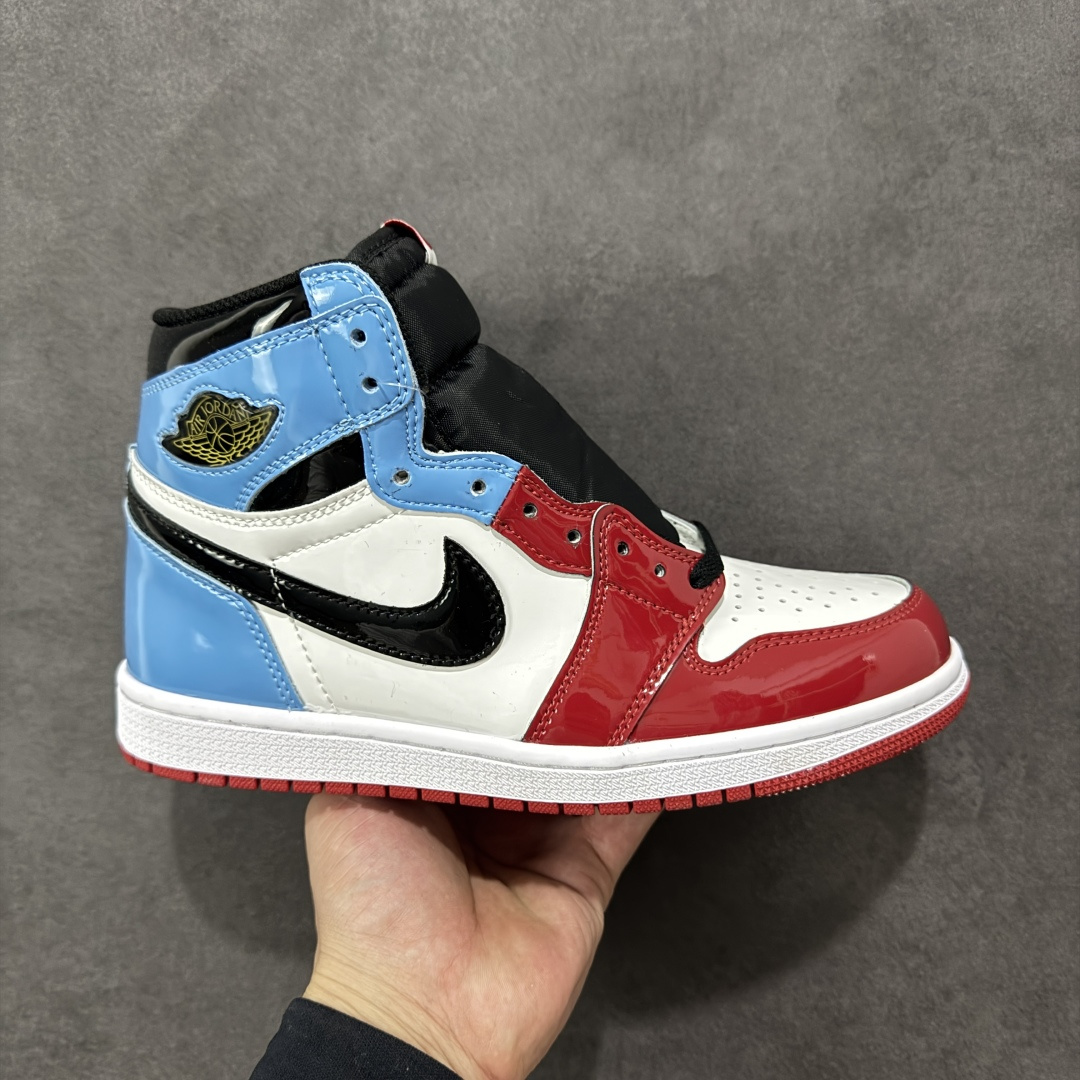 【公司级头层版】Air Jordan 1 High OG 高帮 AJ1 乔丹1代 aj1 乔1 高邦 金人吊牌 乔丹篮球鞋系列CK5666-100 采用正确头层皮组合荔枝纹头层皮革鞋面材质 中底注胶孔及缜密中底拉帮工艺 内置气垫及耐磨橡胶大底 尺码：36-47带半码-选品中心