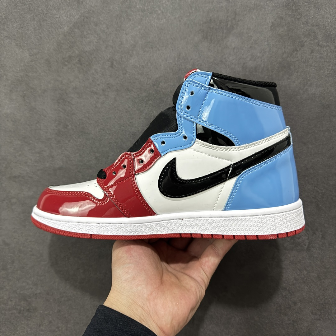 图片[2]-【公司级头层版】Air Jordan 1 High OG 高帮 AJ1 乔丹1代 aj1 乔1 高邦 金人吊牌 乔丹篮球鞋系列CK5666-100 采用正确头层皮组合荔枝纹头层皮革鞋面材质 中底注胶孔及缜密中底拉帮工艺 内置气垫及耐磨橡胶大底 尺码：36-47带半码-选品中心
